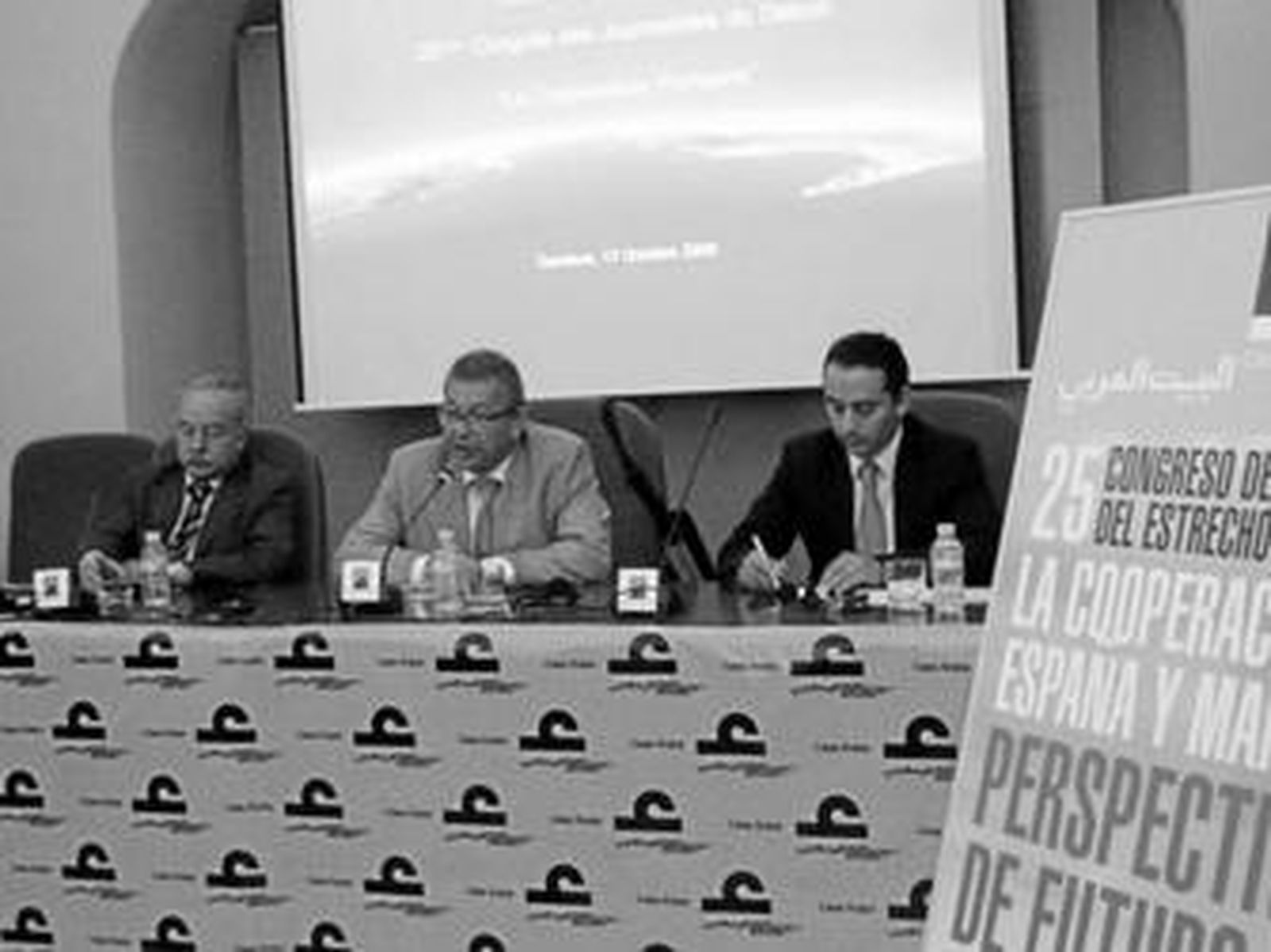 Morón junto al presidente de la APCG y el portavoz de Tánger Med.