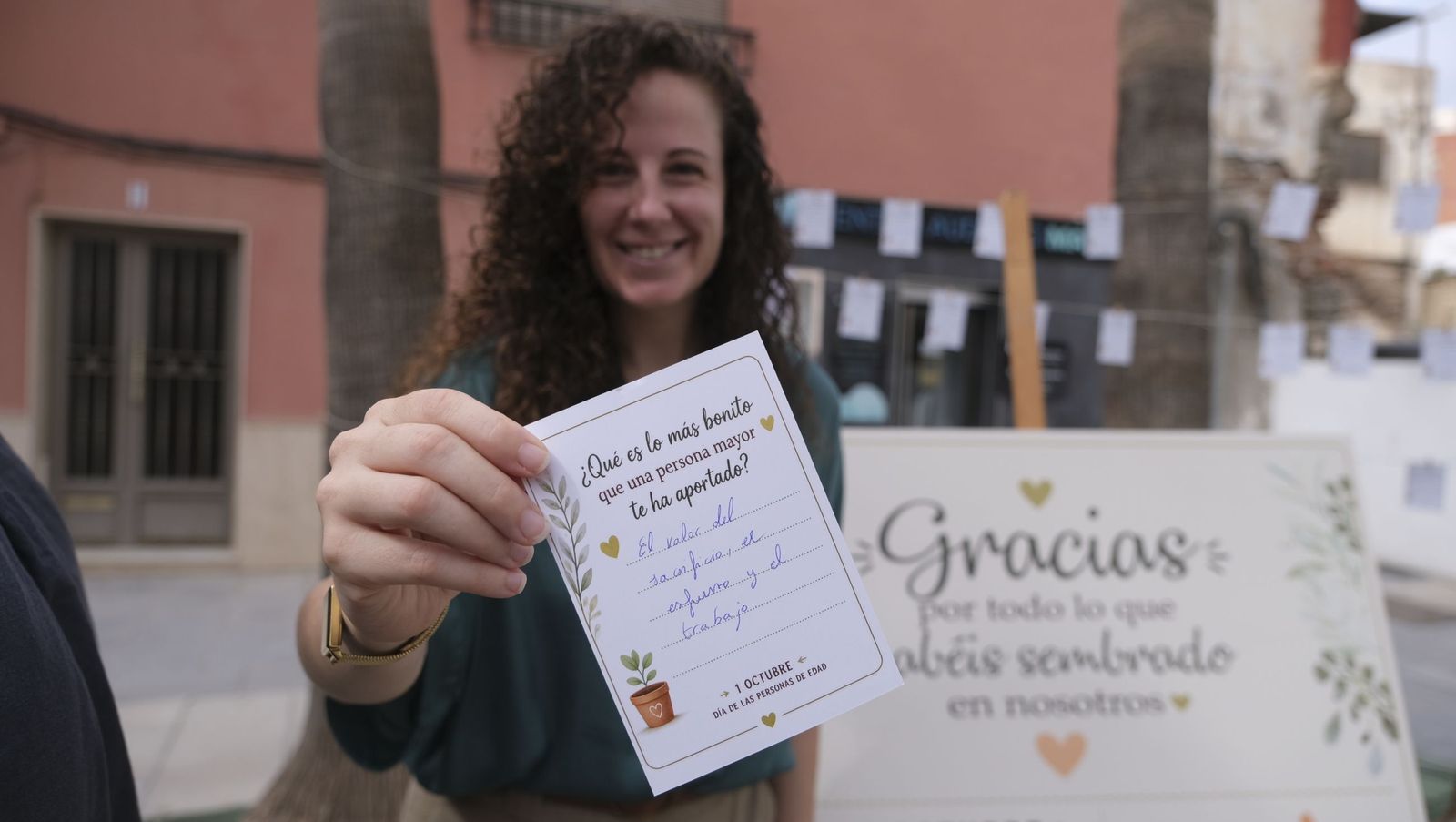El Día de las Personas de Edad en Adra, organizado por el Ayuntamiento y Clece, en imágenes