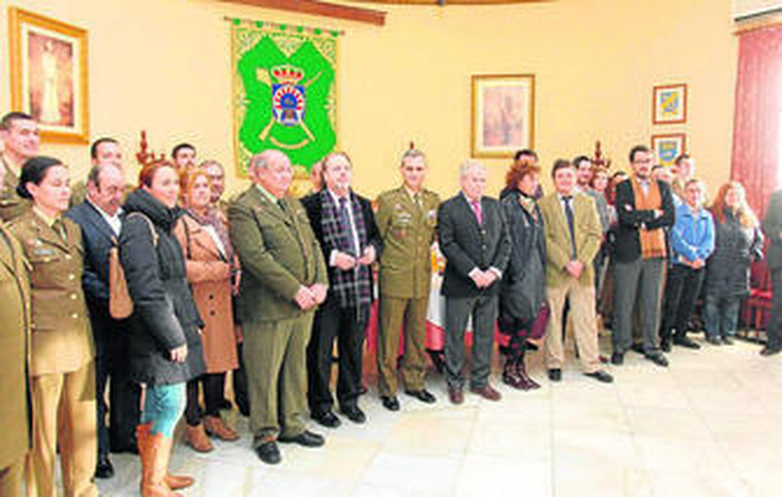 Foto de familia con motivo del desayuno ofrecido con motivo de la festividad de san Francisco de Sales.