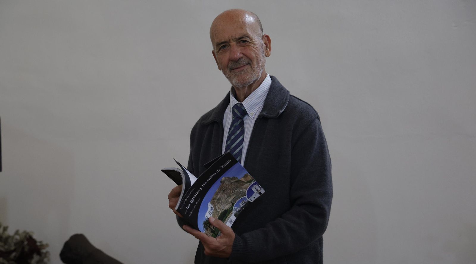 Fotos de la presentación de la guía de patrimonio de Tarifa de Andrés Sarria