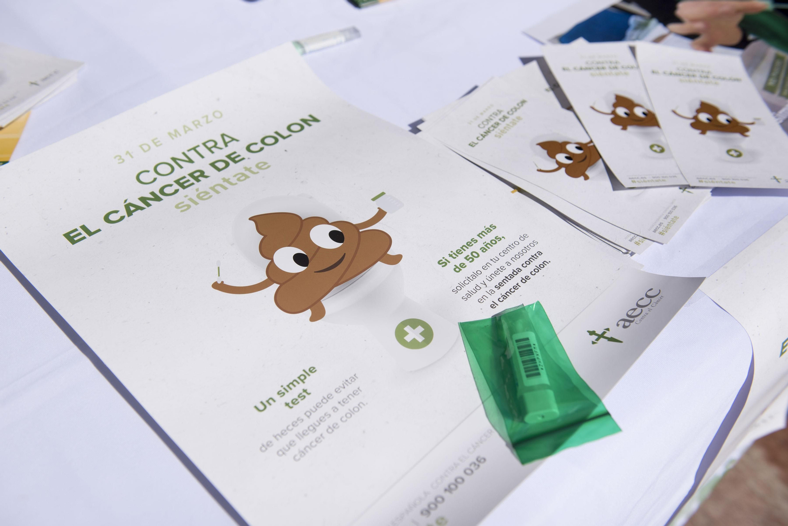 Campaña de sensibilización sobre la importancia del cribado para detectar el cáncer de colon.