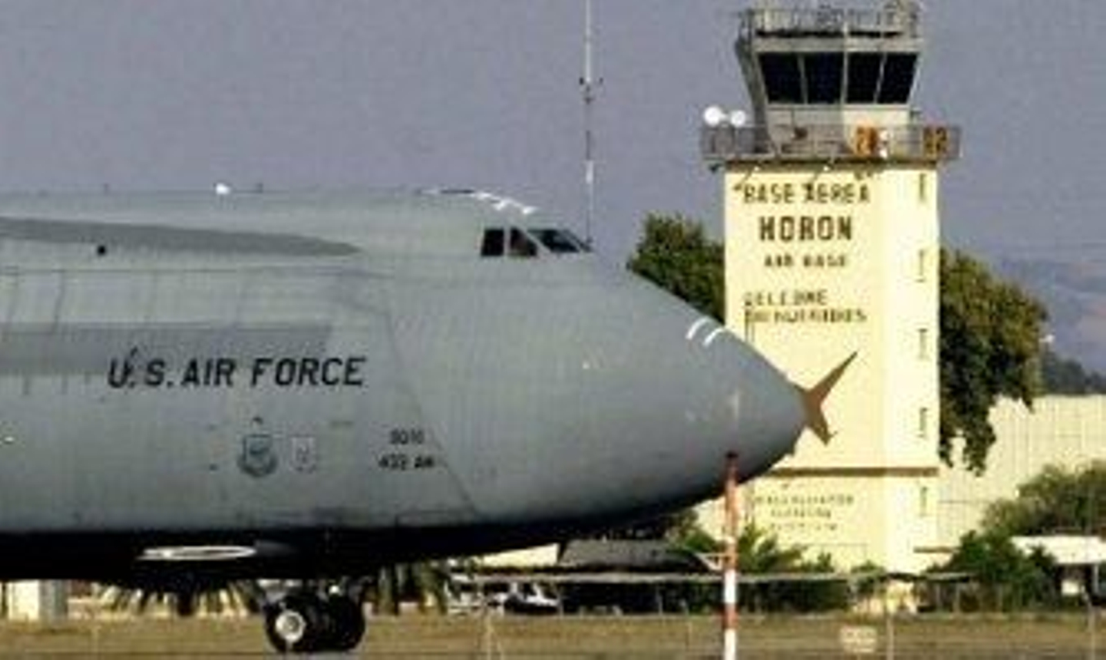 Foto de archivo de un avión de la Fuerza Aérea norteamericana en la base de Morón. / EFE