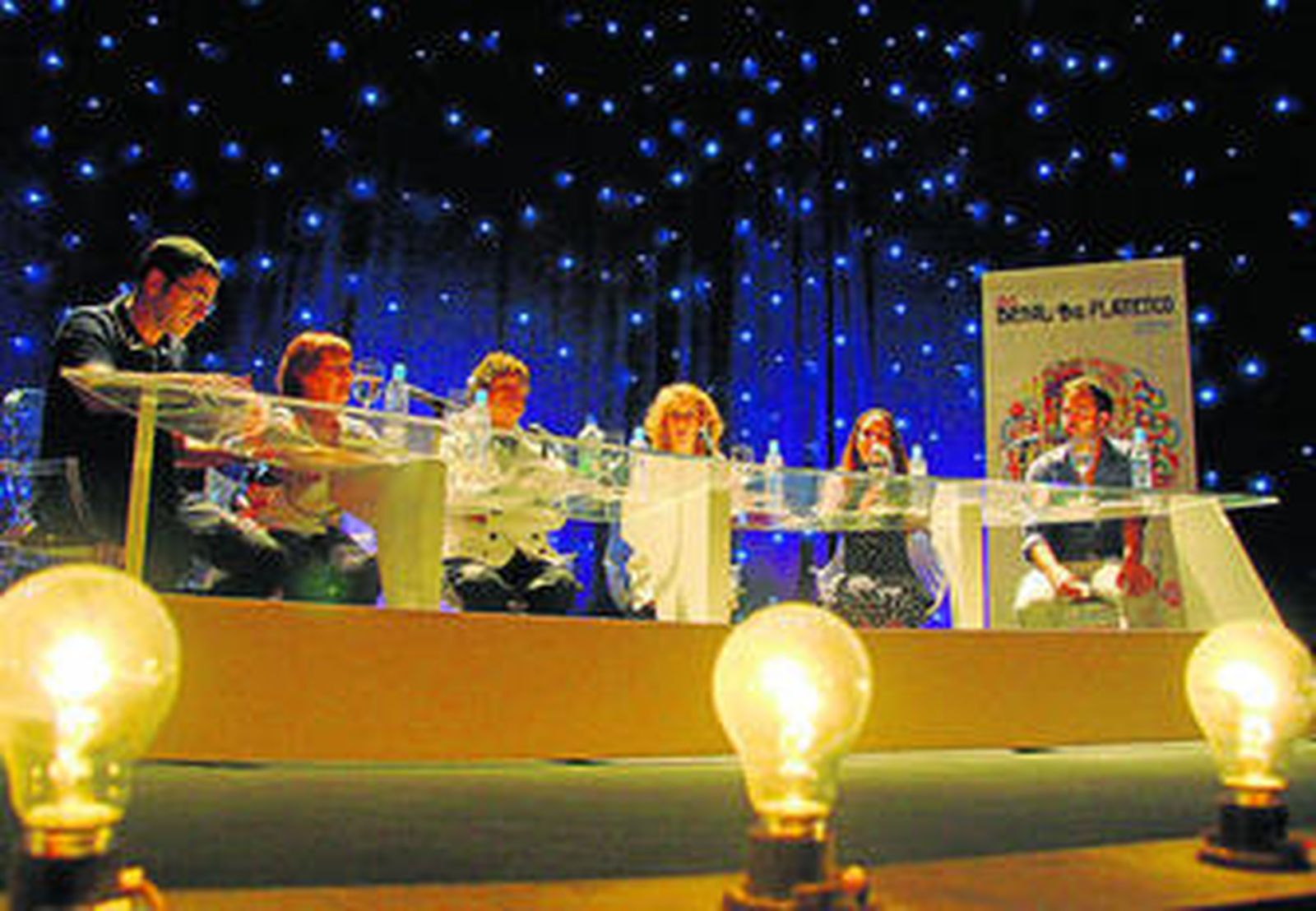 Jesús Quintero presentó ayer el ciclo de copla que acogerá el teatro que lleva su nombre.