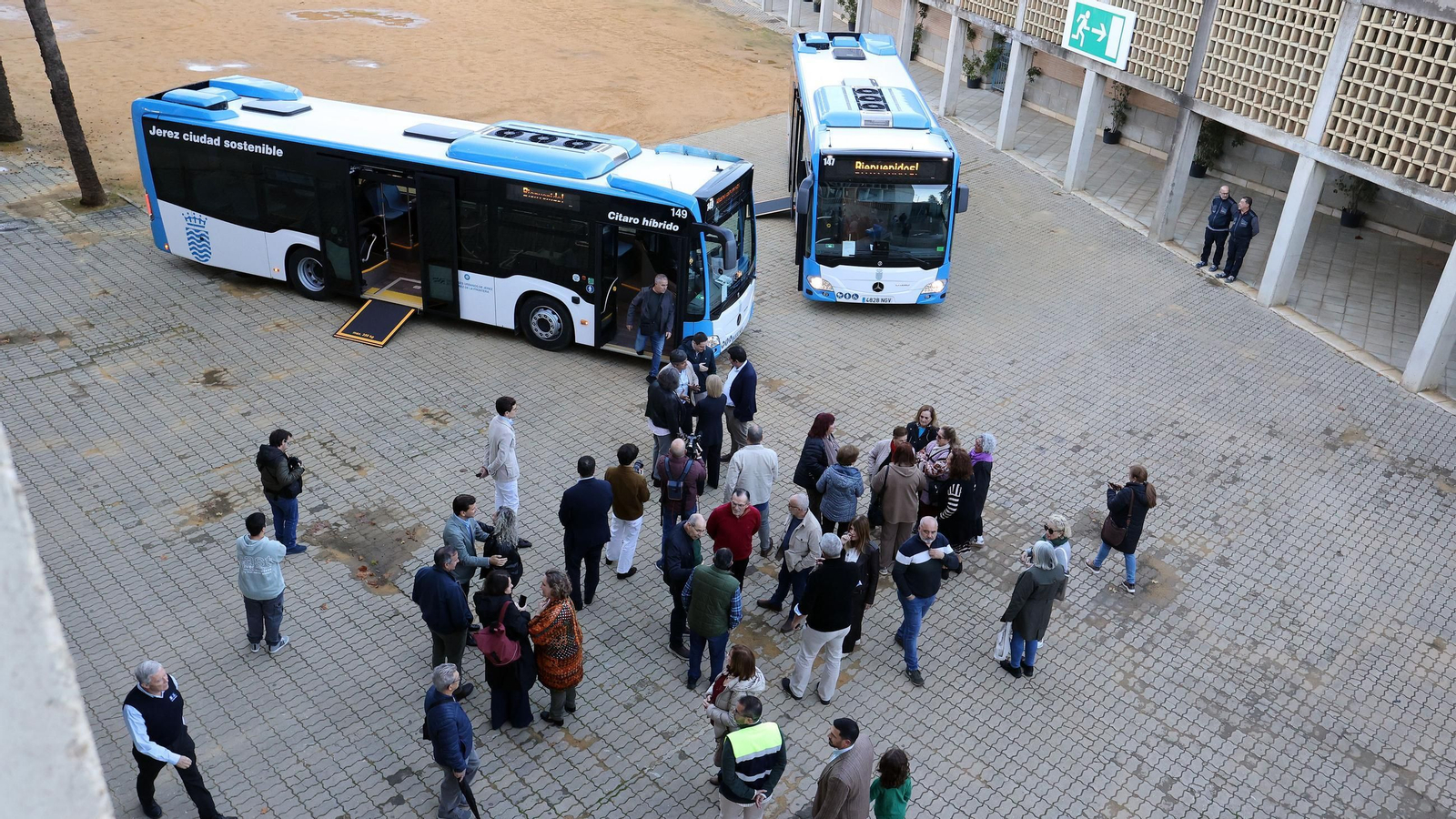 Imágenes de la presentación de los nuevos autobuses urbanos de Jerez