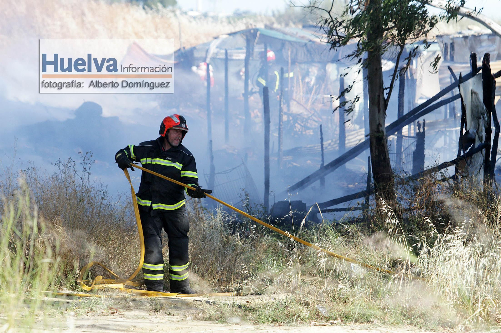 Imágenes del incendio en el asentamiento de las Metas