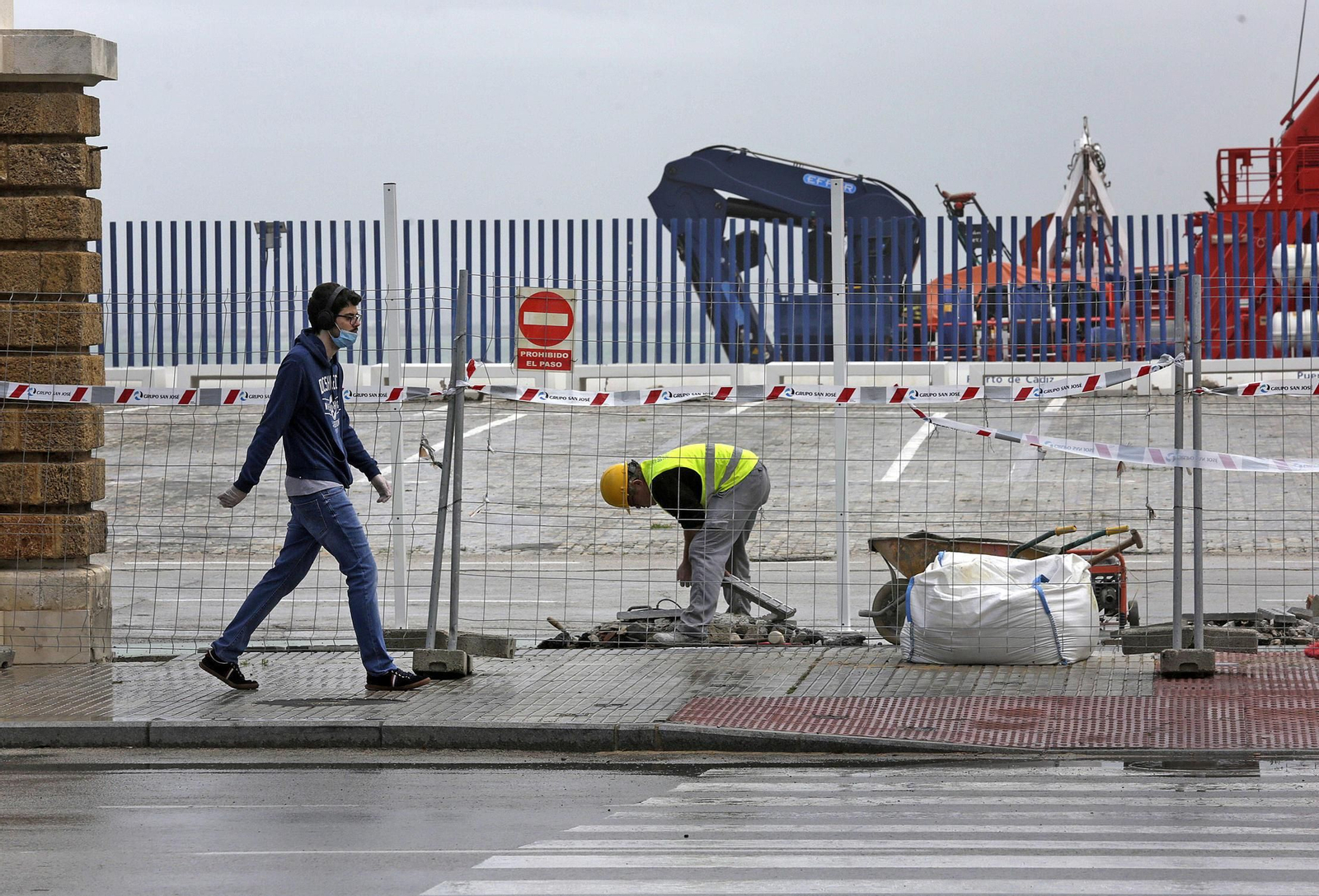 El adiós a la verja del muelle como primera conexión con la ciudad.