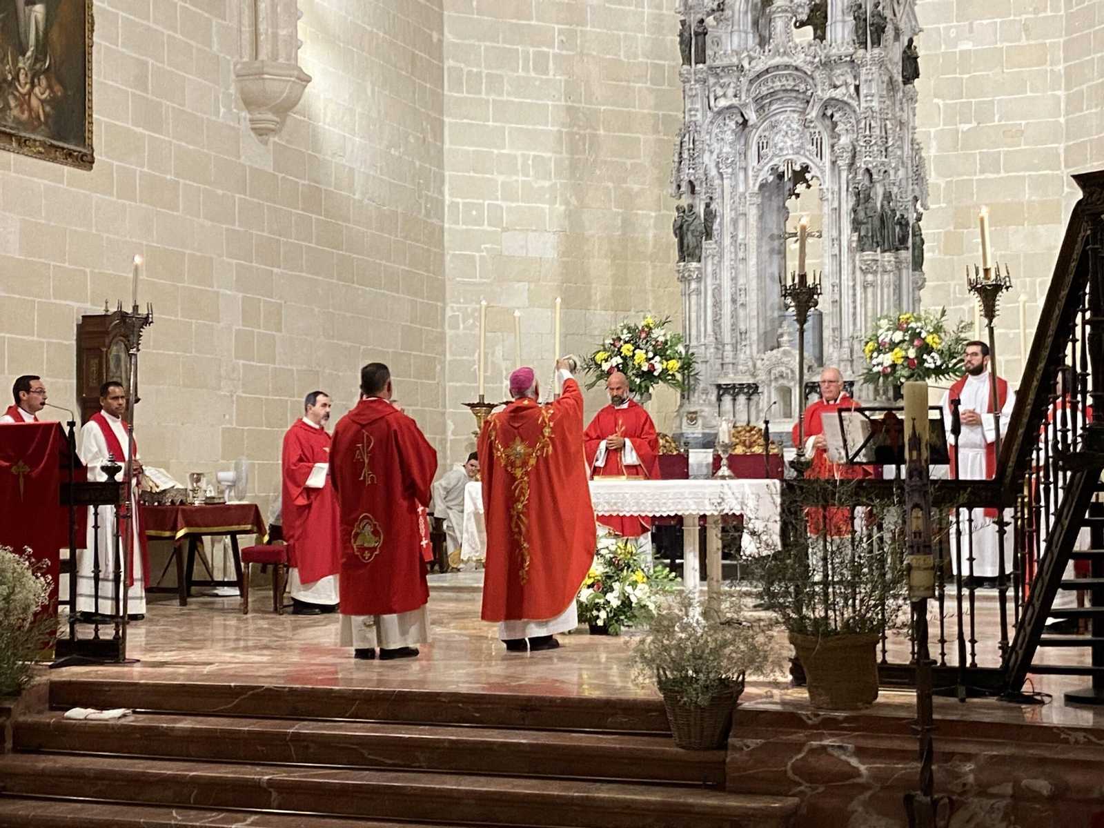 Fotogalería de la toma de posesión de los sacerdotes de Las Viñas, Santiago y San Pedro en Jerez
