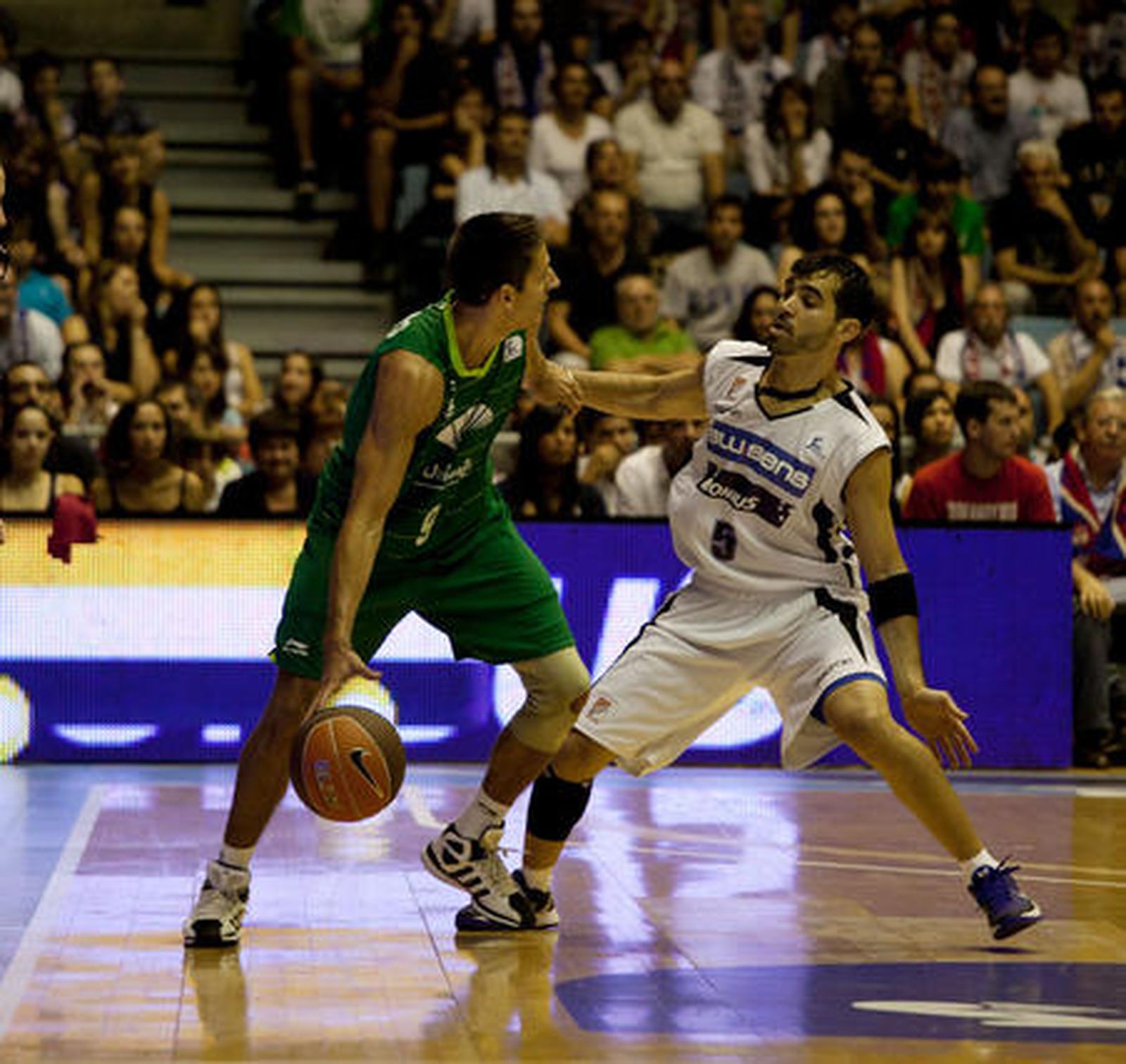 Unicaja vence en Santiago al Blusens Monbus por 71-78 después de sobreponerse a un mal inicio

Foto: ACBMEDIA