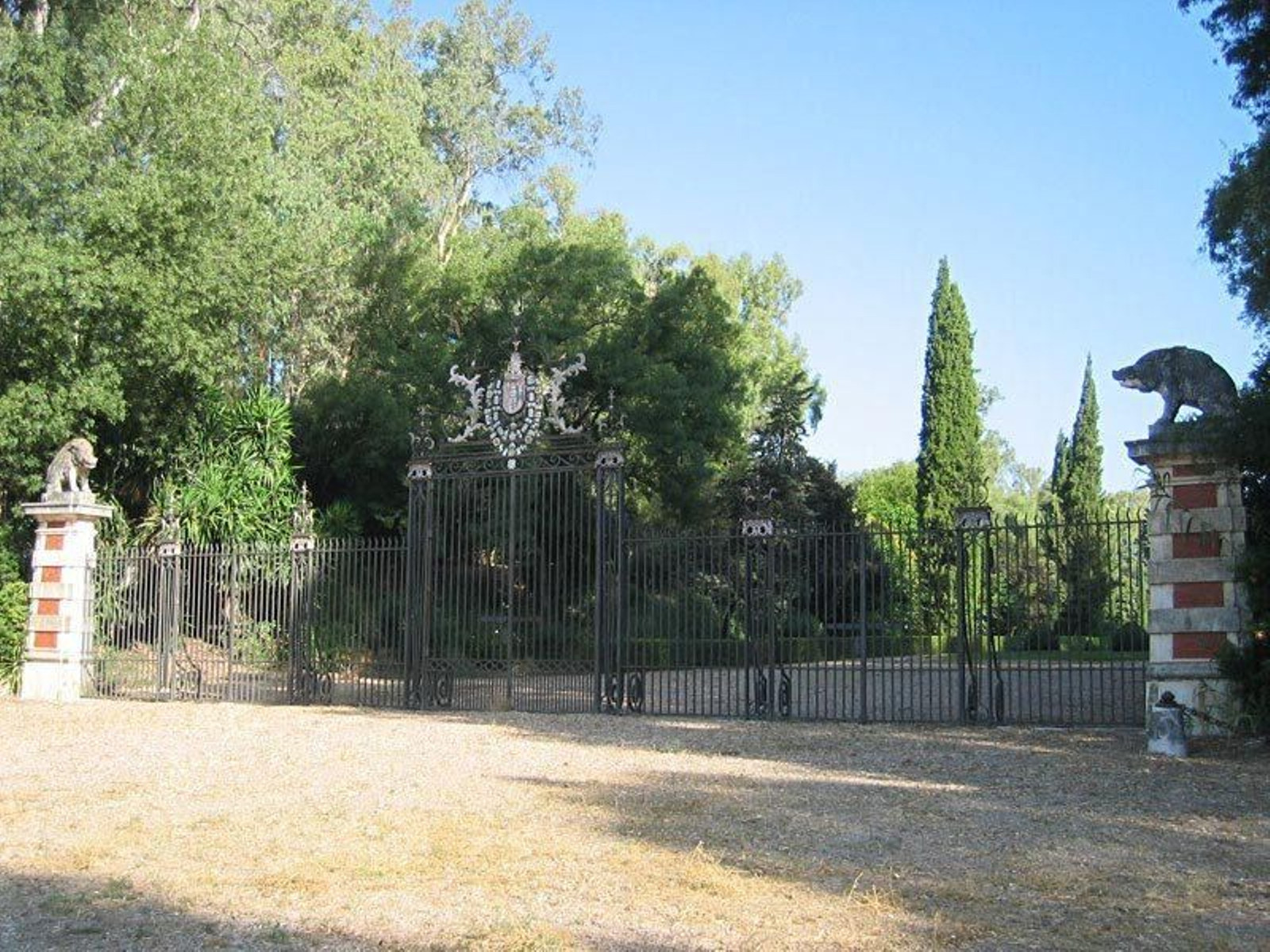 Acceso al Palacio de Moratalla en Hornachuelos.