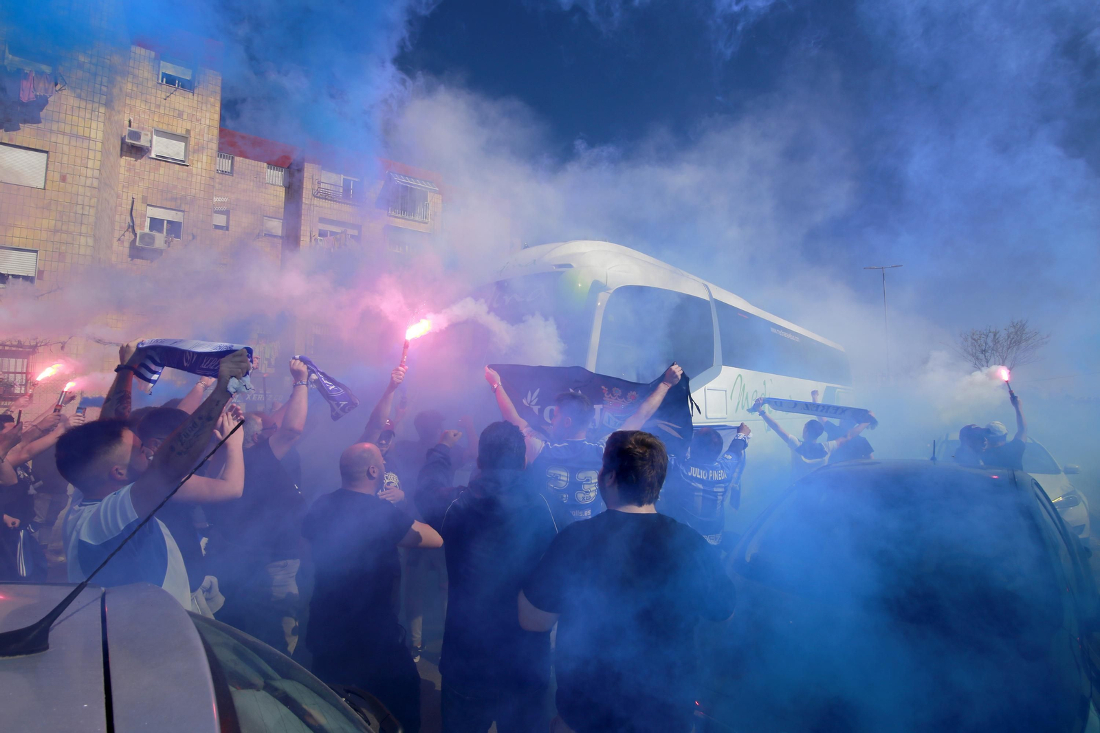Recibimiento de la afición antes del derbi