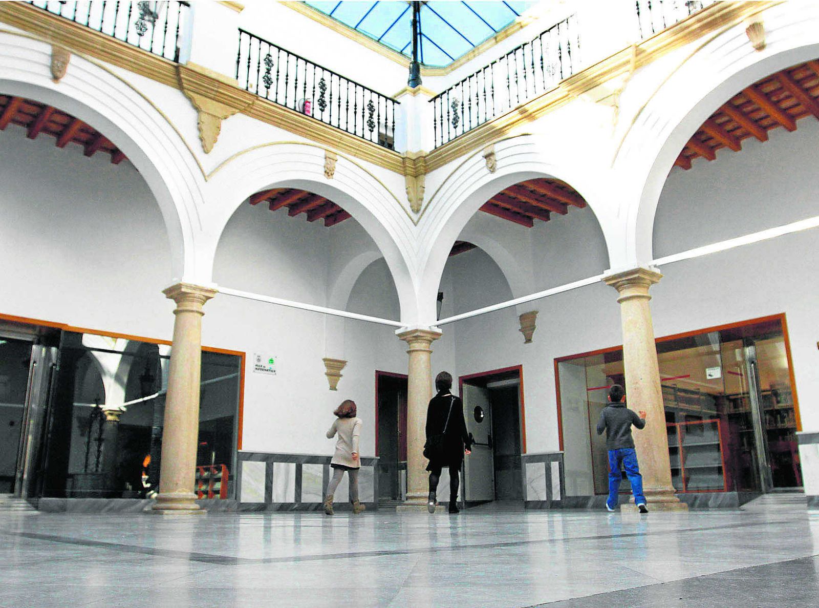 Vista del patio de la Biblioteca pública García Gutiérrez.