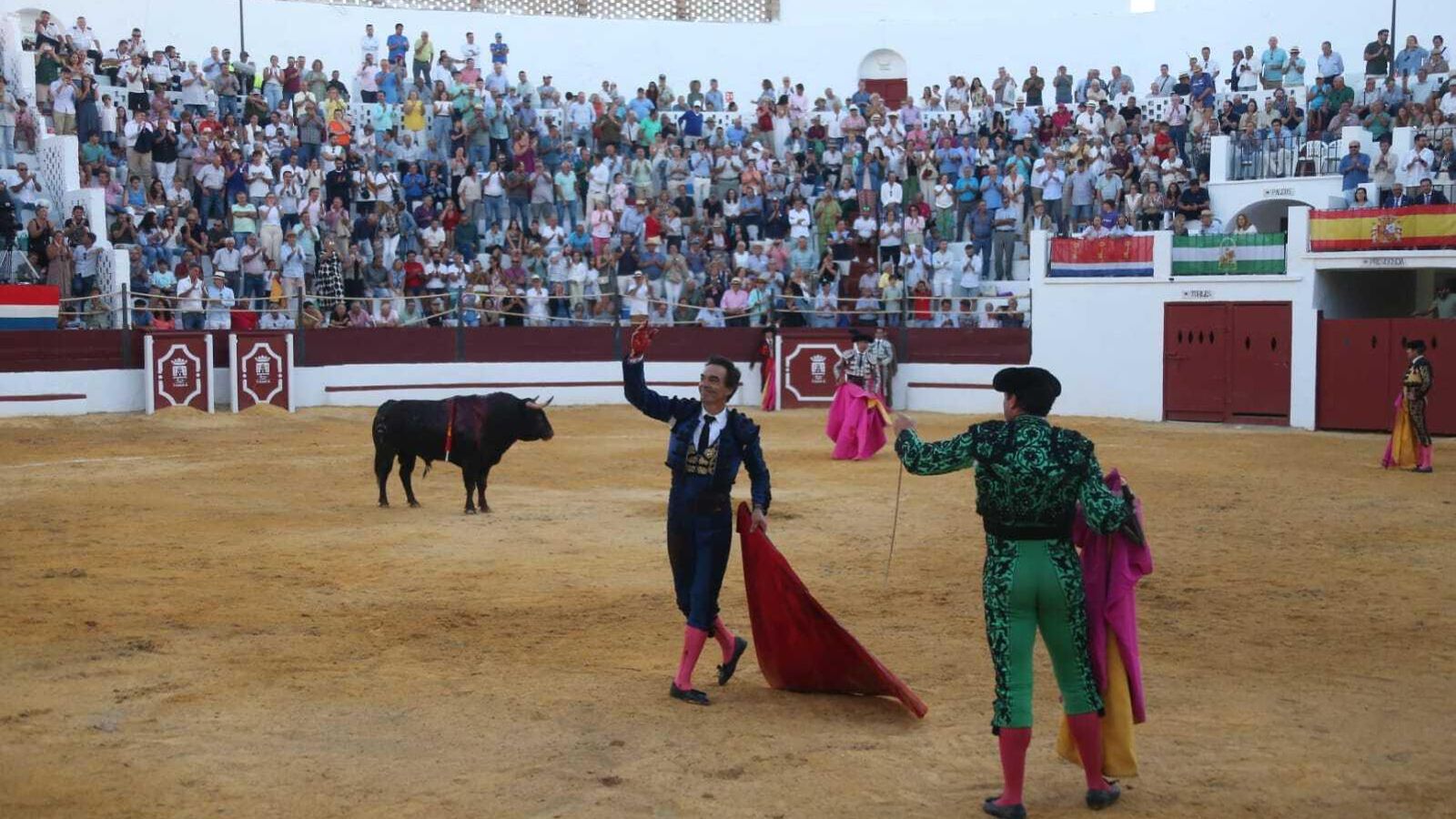 El Cid, feliz, tras el indulto del cuarto de Fuente Ymbro. El Cid, feliz, tras el indulto del cuarto de Fuente Ymbro.