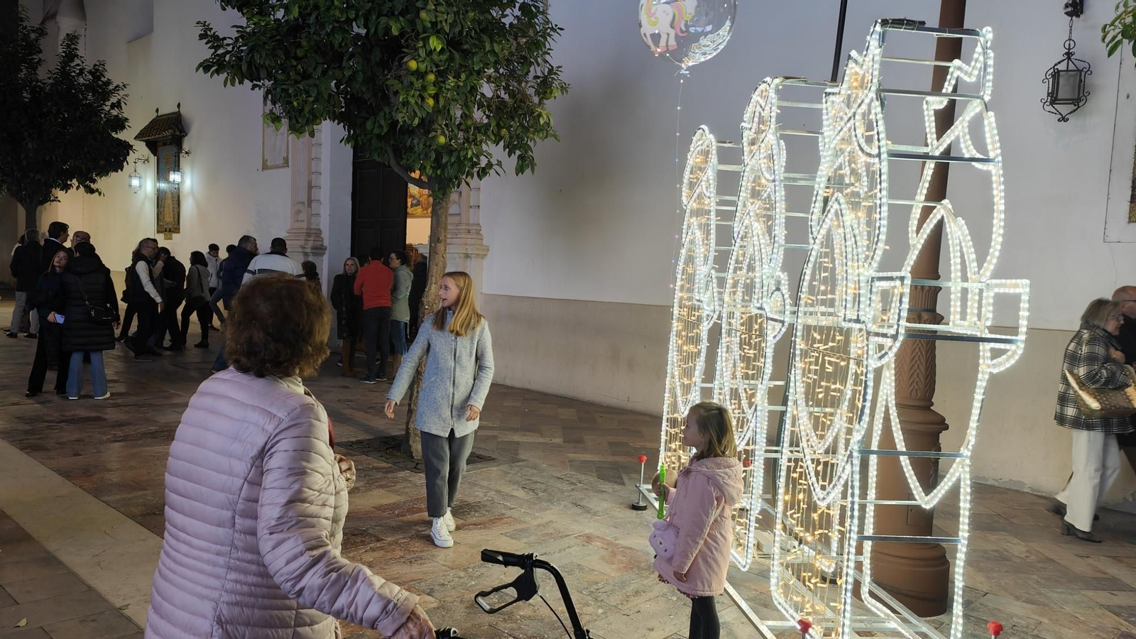 Imágenes del alumbrado navideño en las calles de Huelva