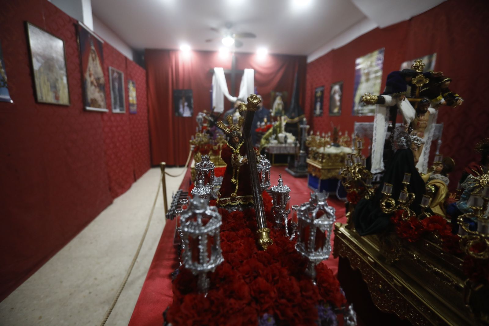 La exposición de pasos de Semana Santa en miniatura de la Asociación de Vecinos Nuestra Señora de Belén, en imágenes