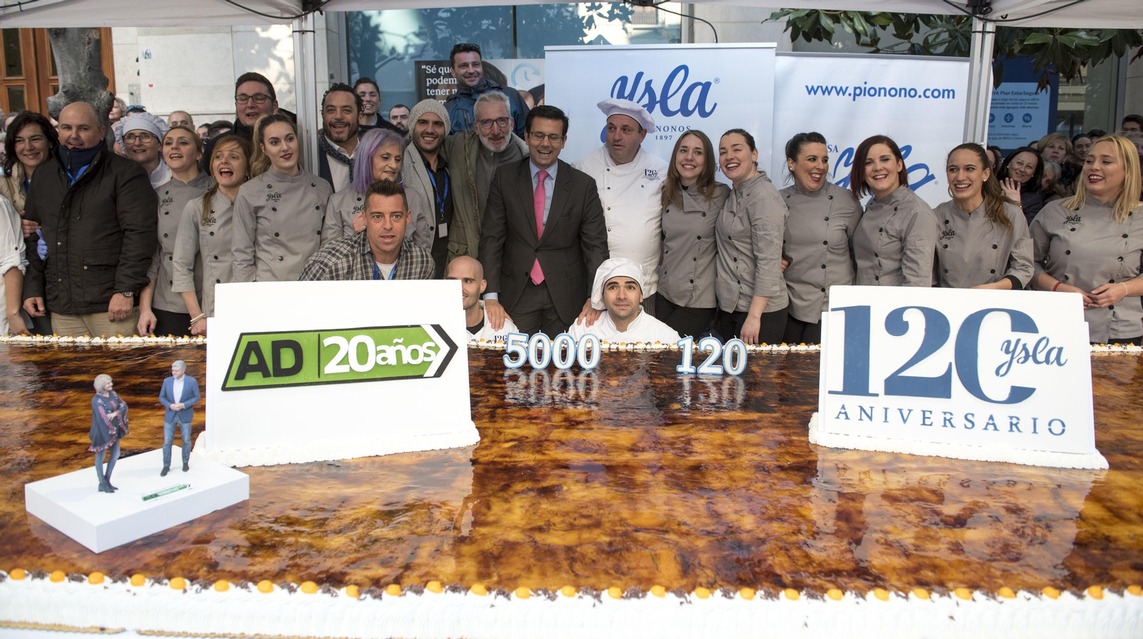 Las imágenes de la tarta de piononos más grande del mundo