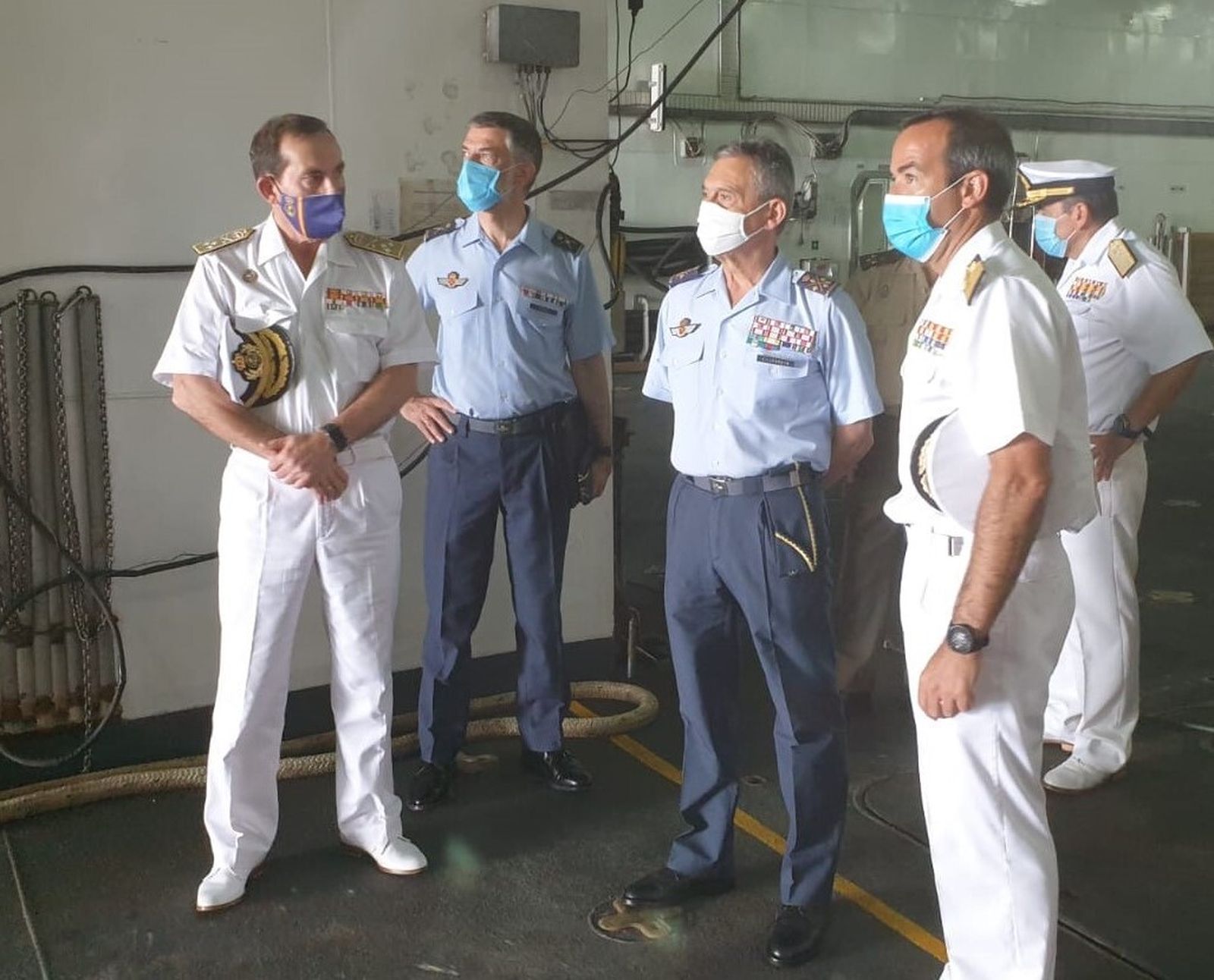Un momento de la visita del JEMAD, Miguel Ángel Villarroya, a Rota.