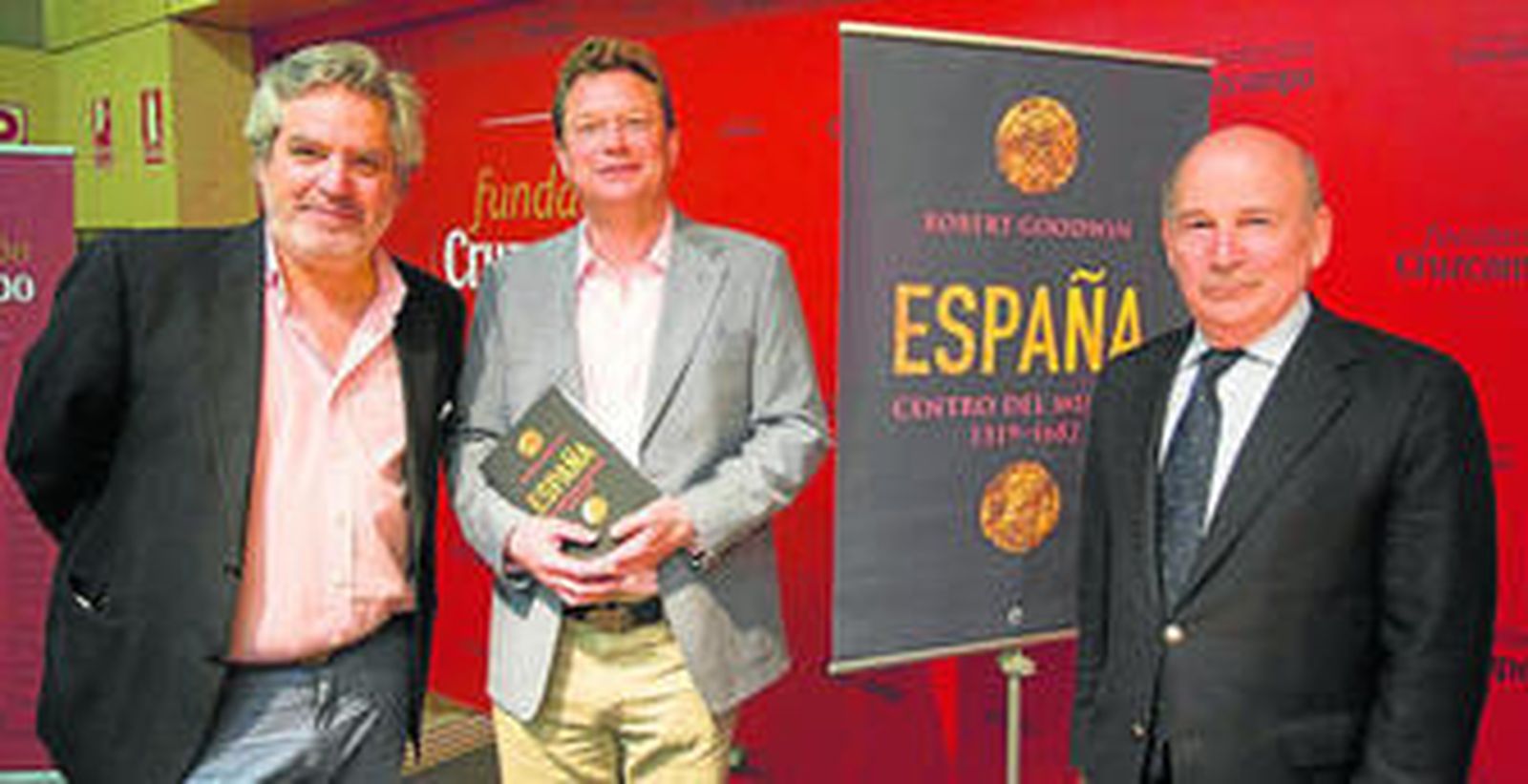 El periodista de 'Diario de Sevilla' Luis Sánchez-Moliní, el hispanista Robert Goodwin y el presidente de la Fundación Cruzcampo, Julio Cuesta, en la presentación.