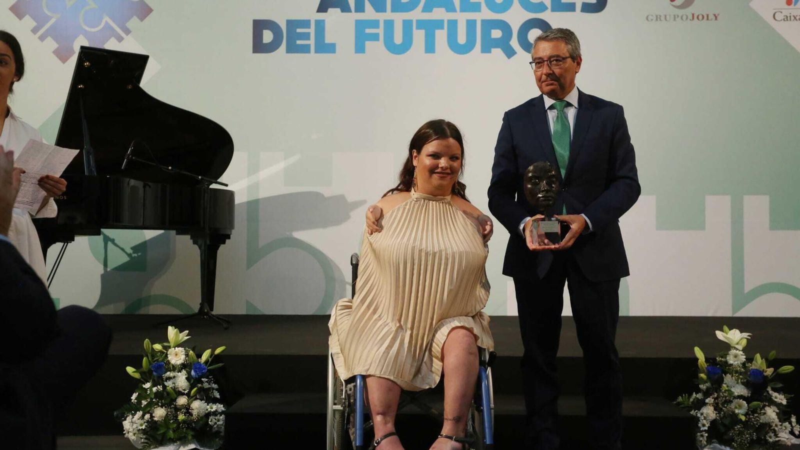 Ana María Valle Sanz. Ana María Valle Sanz.