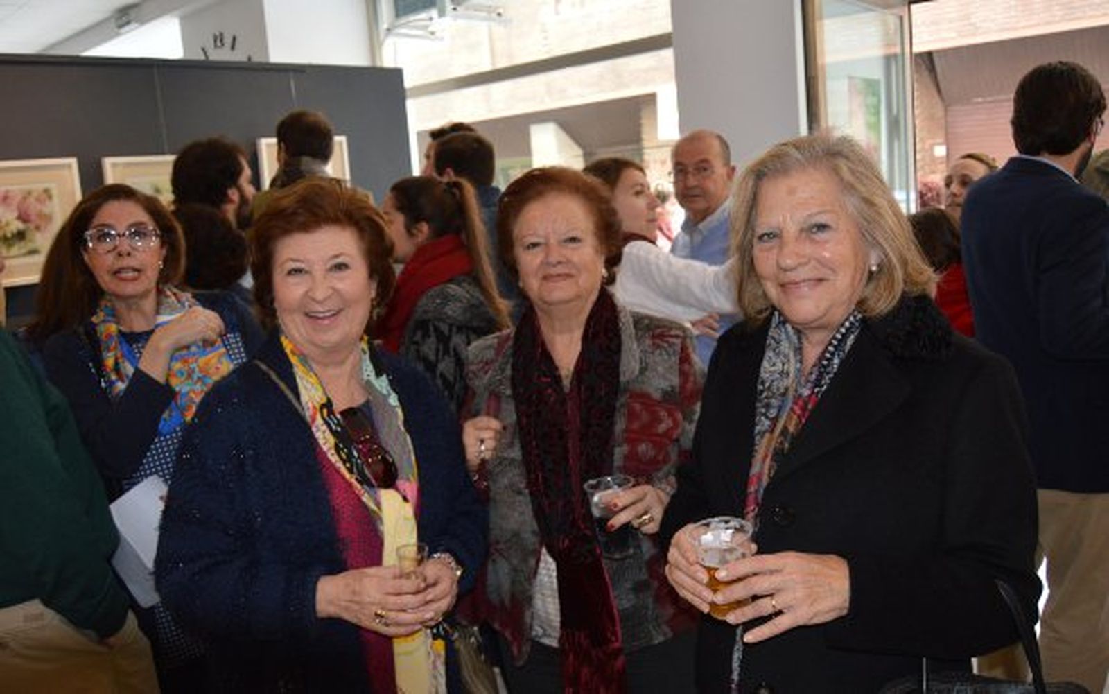 Pilar Borrego, Sagrario Fernández y Victoria Machuca, en la galería Práctika.

Foto: Ignacio Casas de Ciria