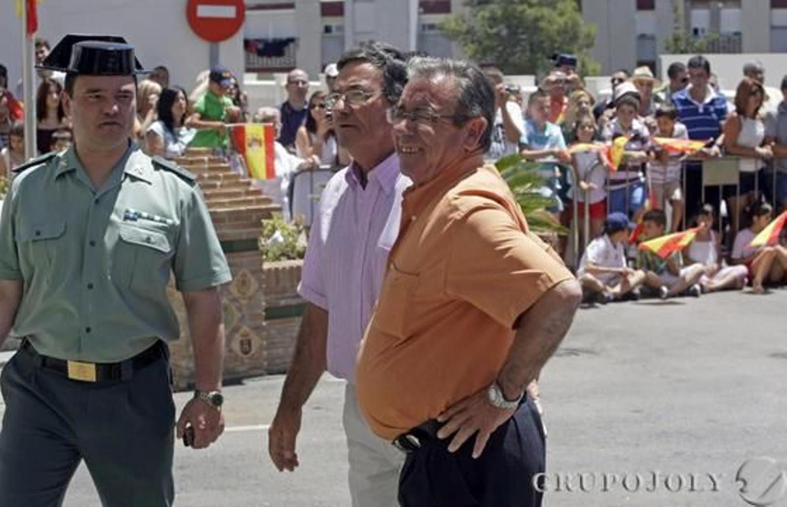 Don Juan Carlos muestra su apoyo a los pescadores y a la Guardia Civil por el trabajo que realizan./Erasmo Fenoy