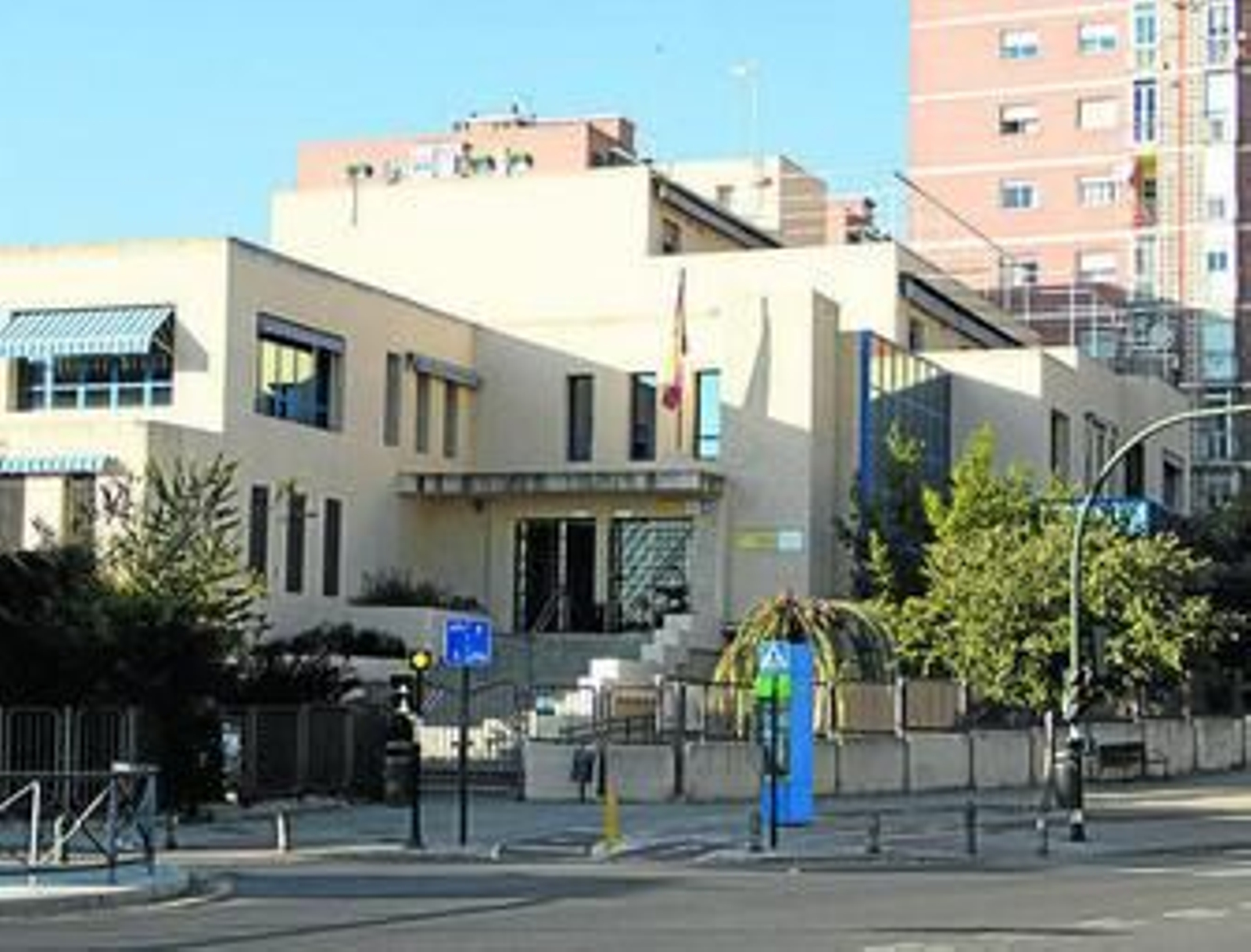 Los exámenes se hacían en la Jefatura Provincial, que ha colaborado con la Guardia Civil en la operación.