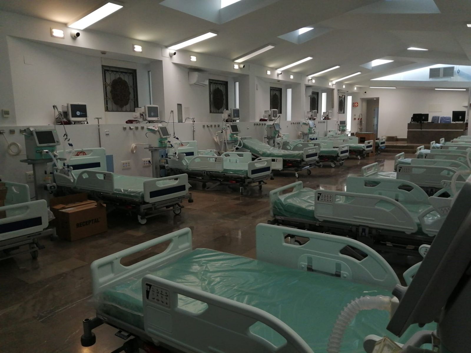 Desescalada en los hospitales de Granada: La UCI de la capilla del Virgen de las Nieves queda sin pacientes Covid