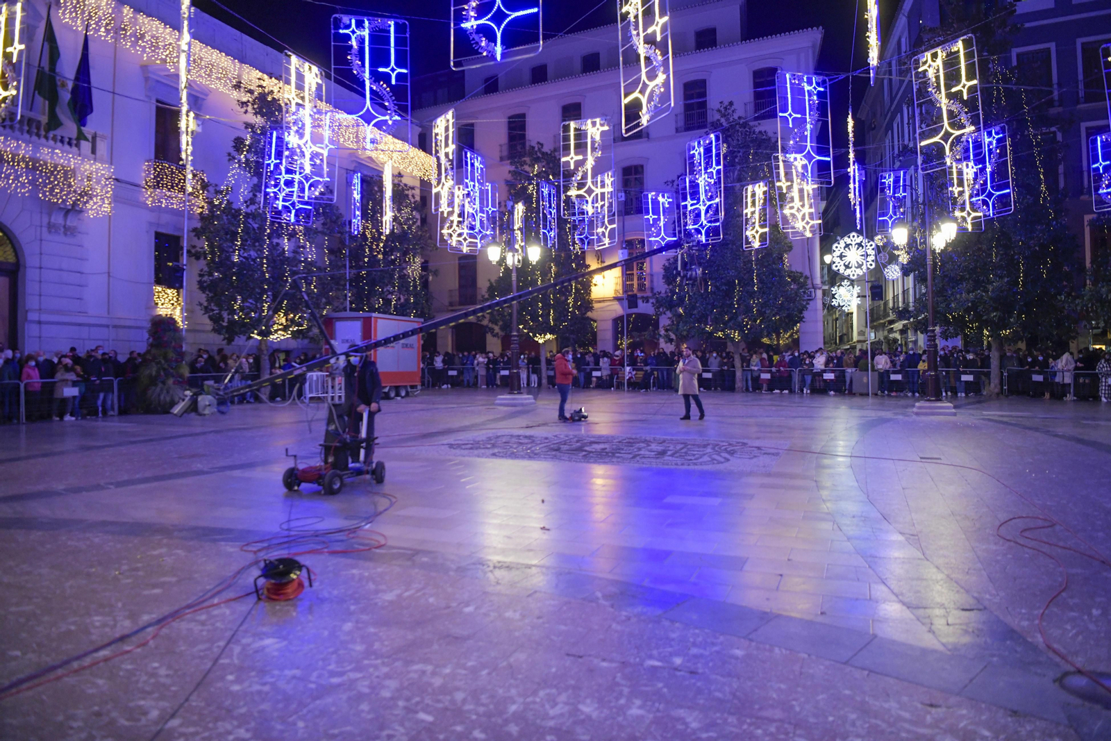 Así fue la Nochevieja 2021 en Granada, en imágenes: uvas en una Plaza del Carmen vallada y ambiente de fiesta en la calle