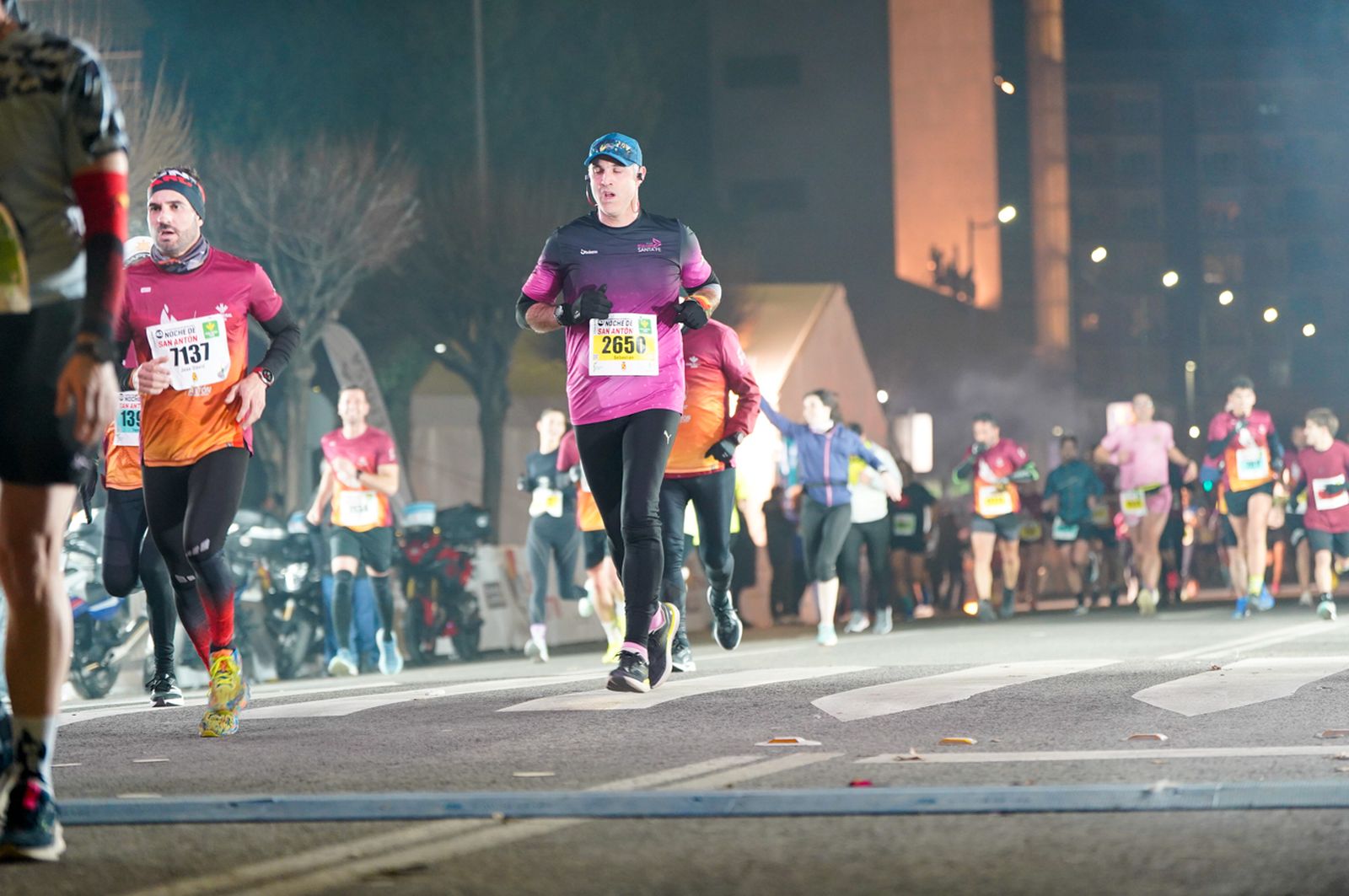 En imágenes: búscate en tu llegada a meta de la Carrera de San Antón 2026 (10)