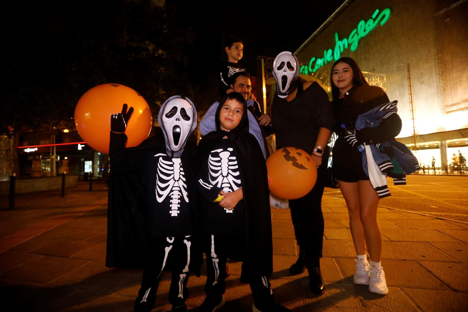 Halloween llena las calles de Córdoba de terror y mucha fiesta