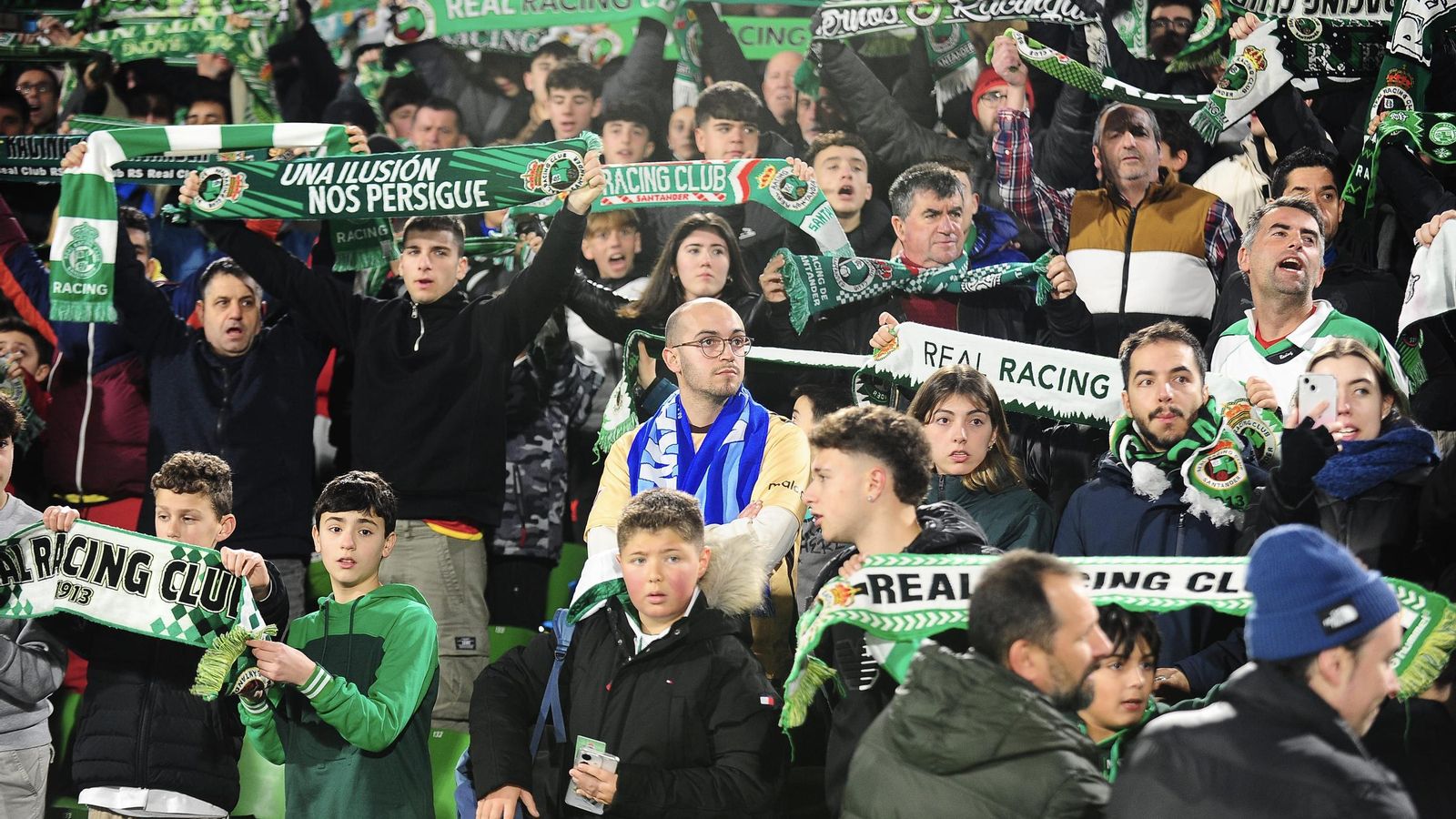 Búscate en las gradas de El Sardinero durante el Racing - Málaga CF
