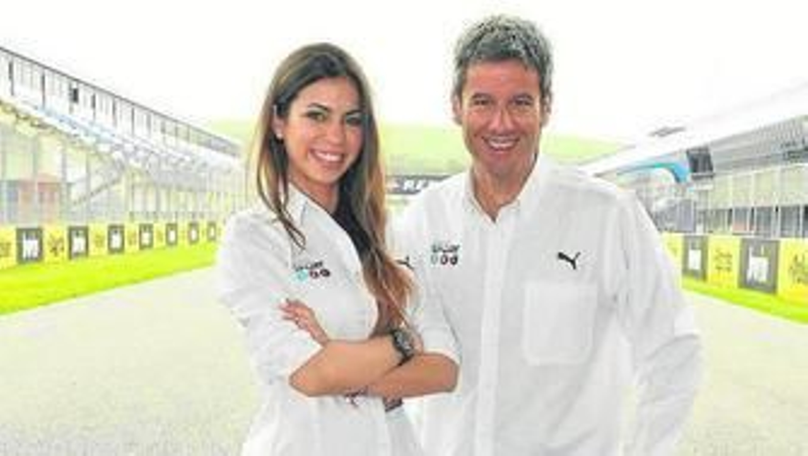 Melissa Jiménez, junto a Nico Abad, en el circuito de Jerez durante la presentación de la cobertura del Mundial.