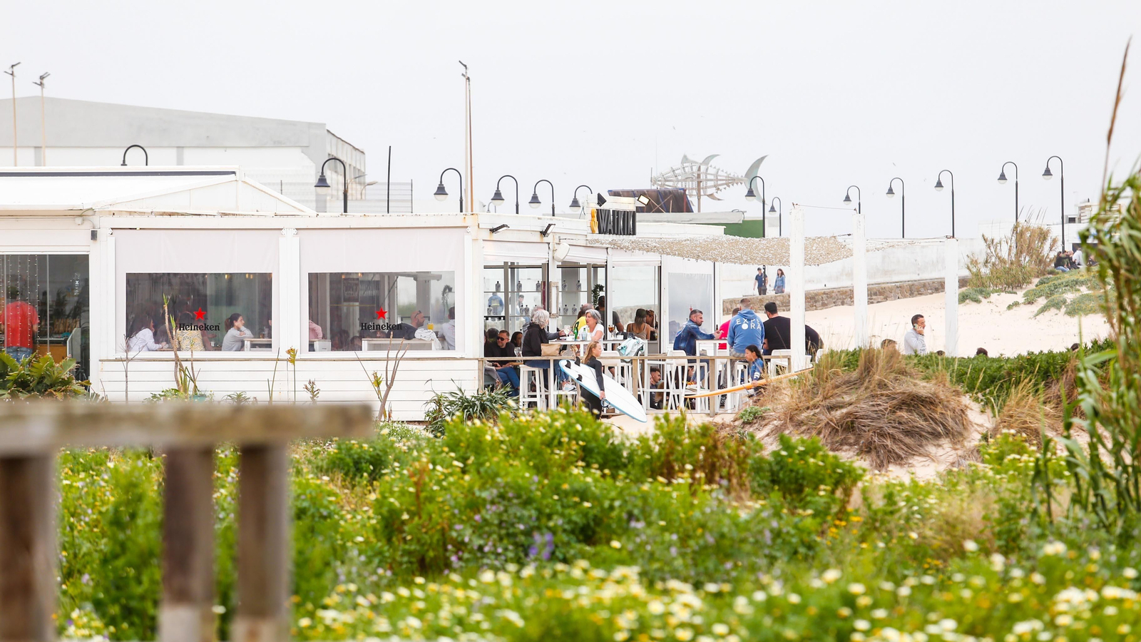 Un día de levante en Tarifa, en imágenes