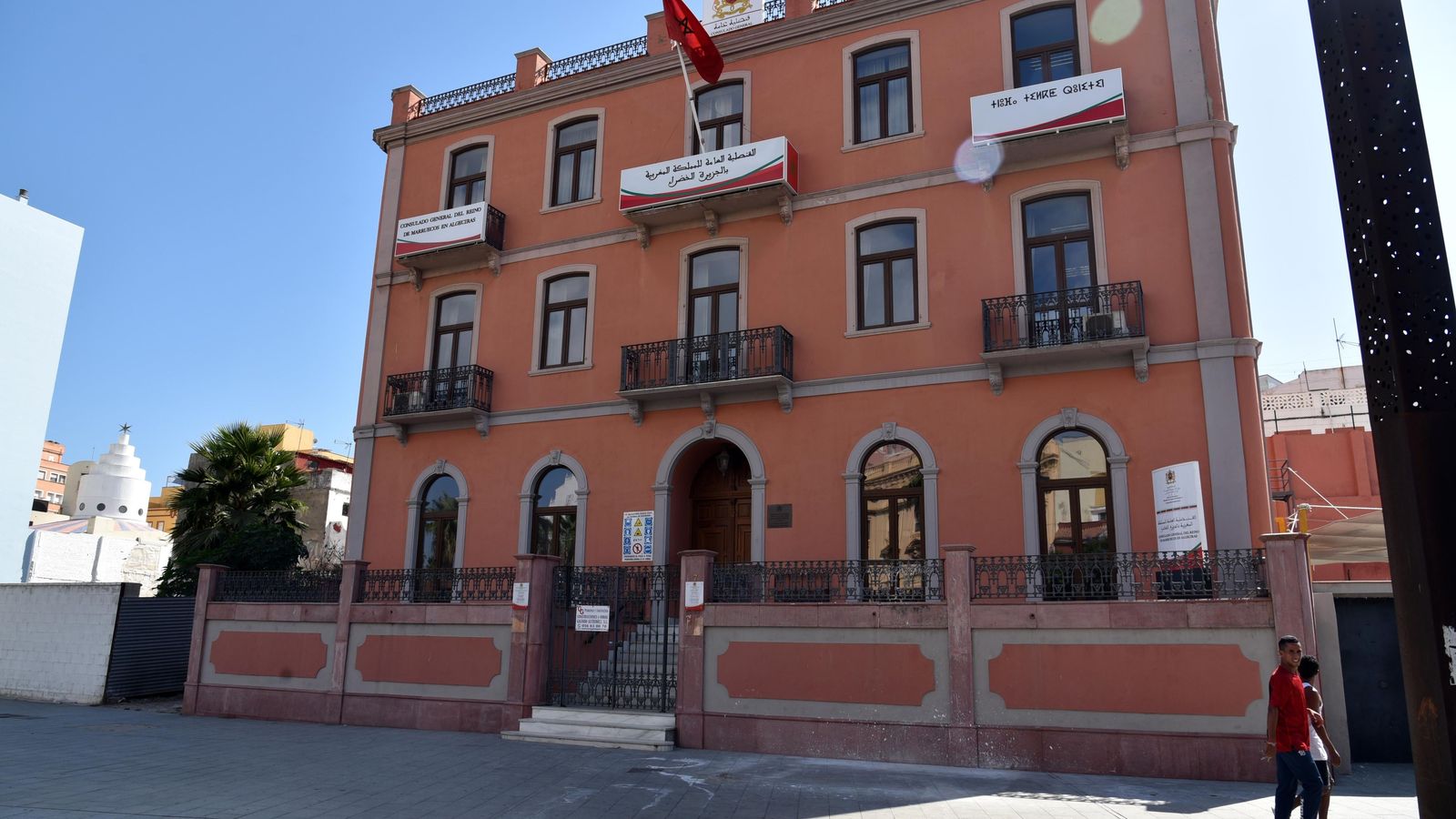 Fachada de consulado de marruecos el antiguo hotel anglohispano, actualmente en obras por reformas y edificio catalogado.