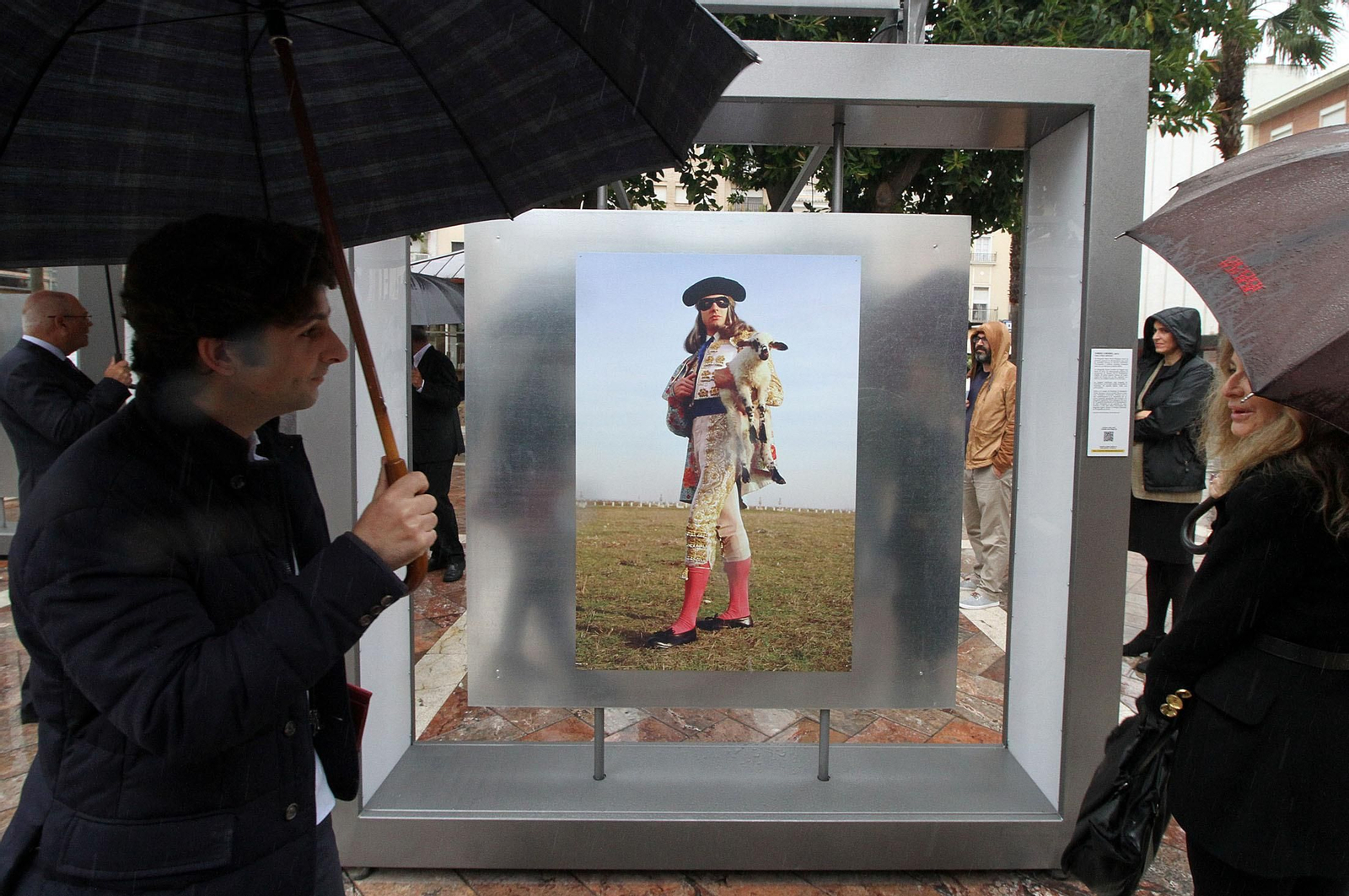 Latitudes, inauguración de la exposición colectiva en la Plaza de Las Monjas en imágenes