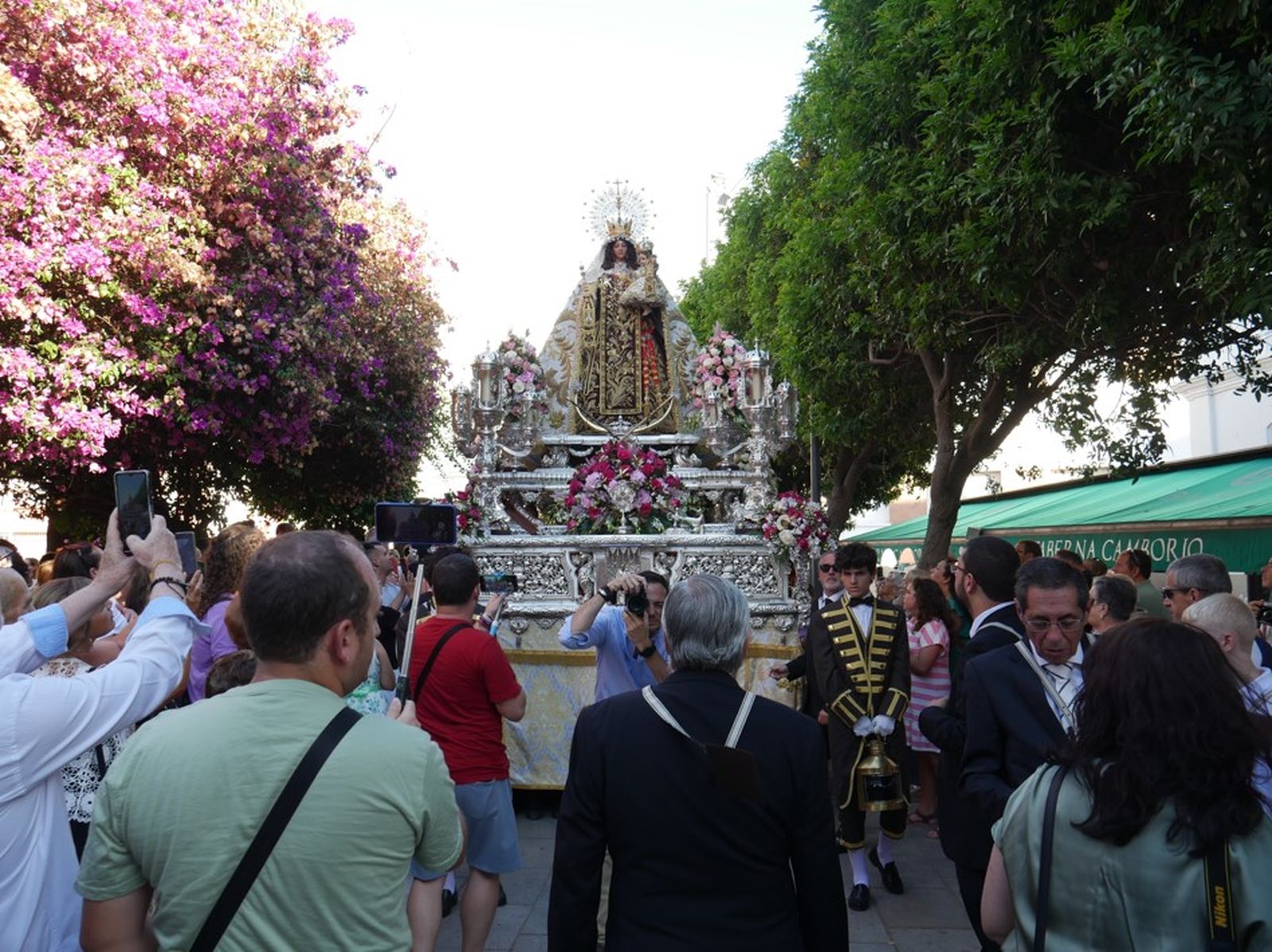 La procesión de la Virgen del Carmen, las imágenes a pie de calle