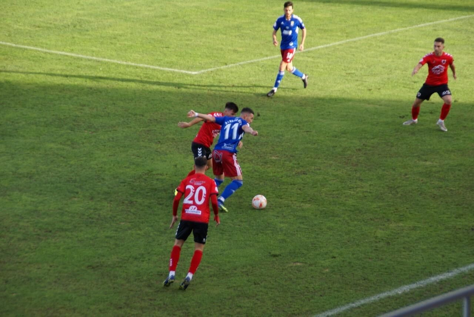 Un momento del partido entre el Cartaya y el Xerez.