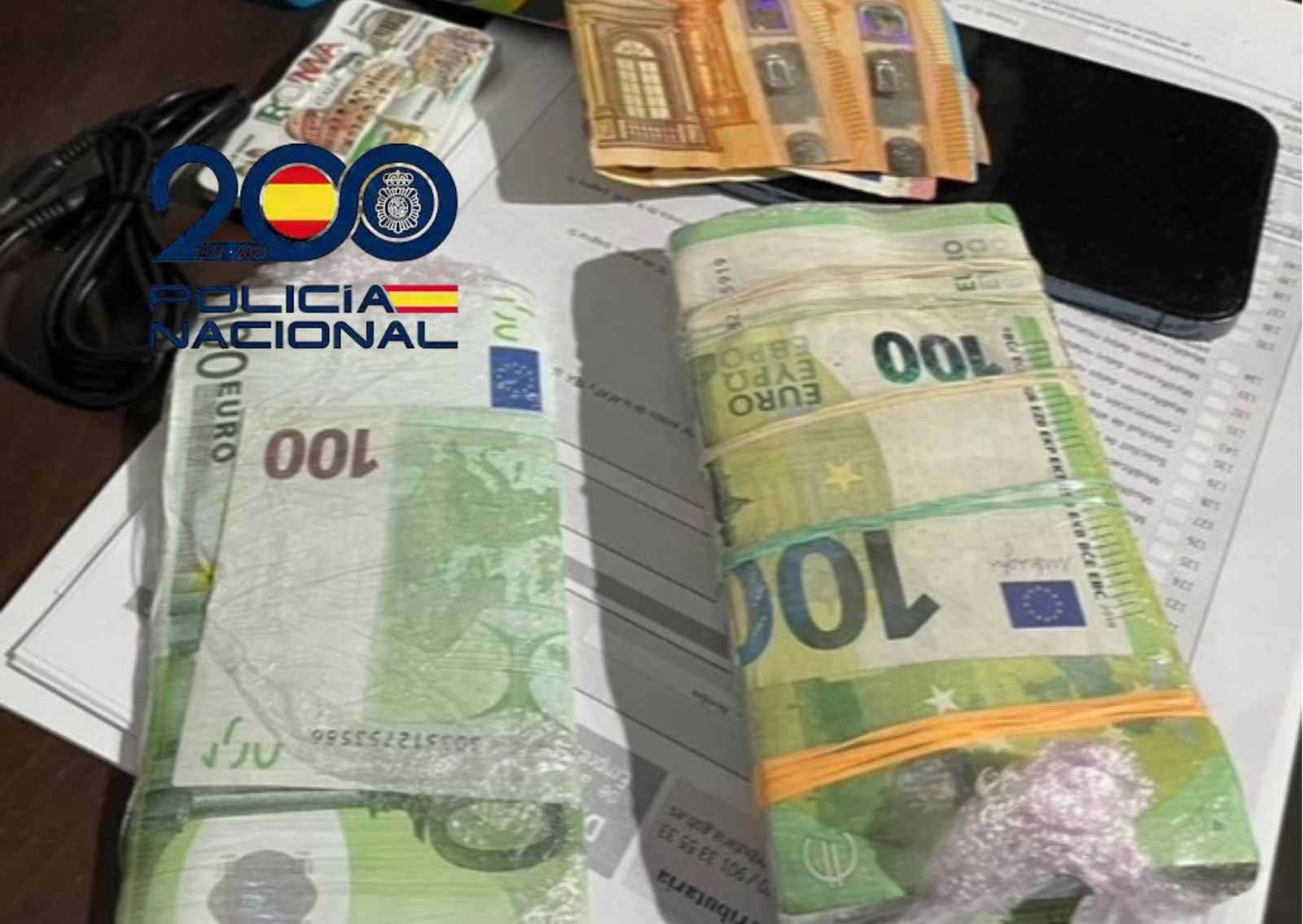 Dinero intervenido durante la operación Prima.