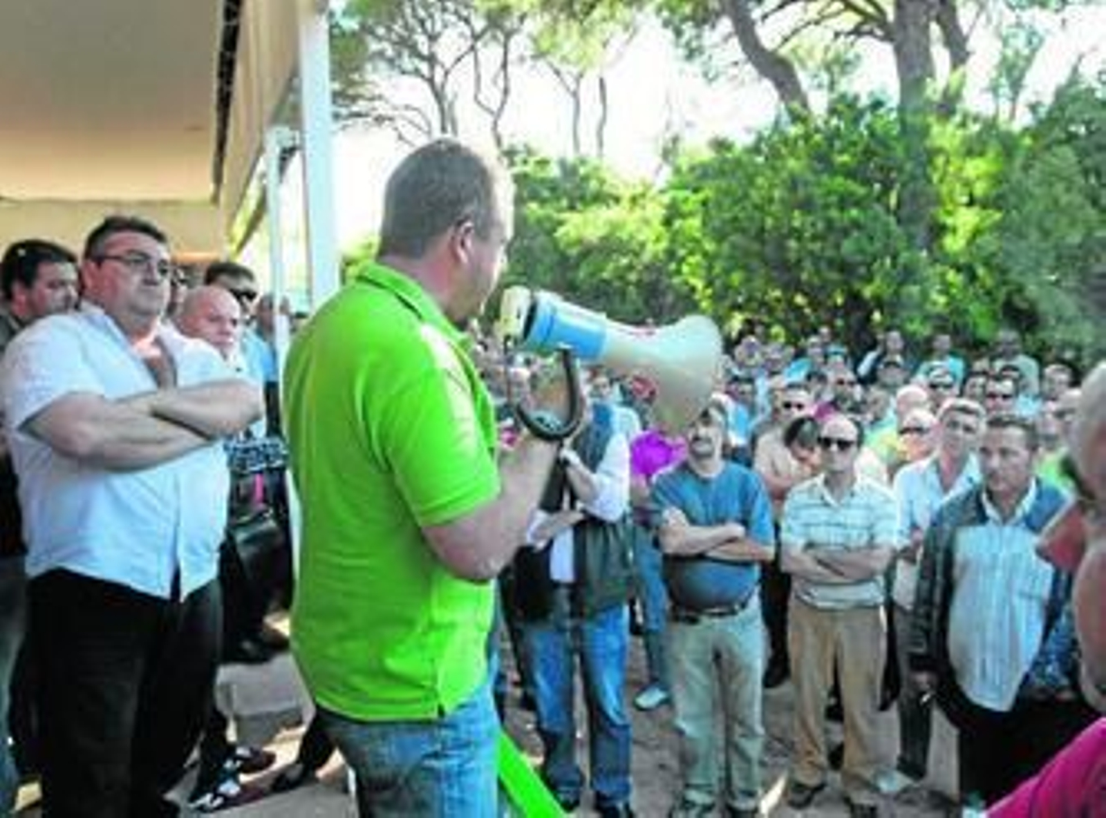 Montoro, con el megáfono, en una reciente asamblea del colectivo Delphi.