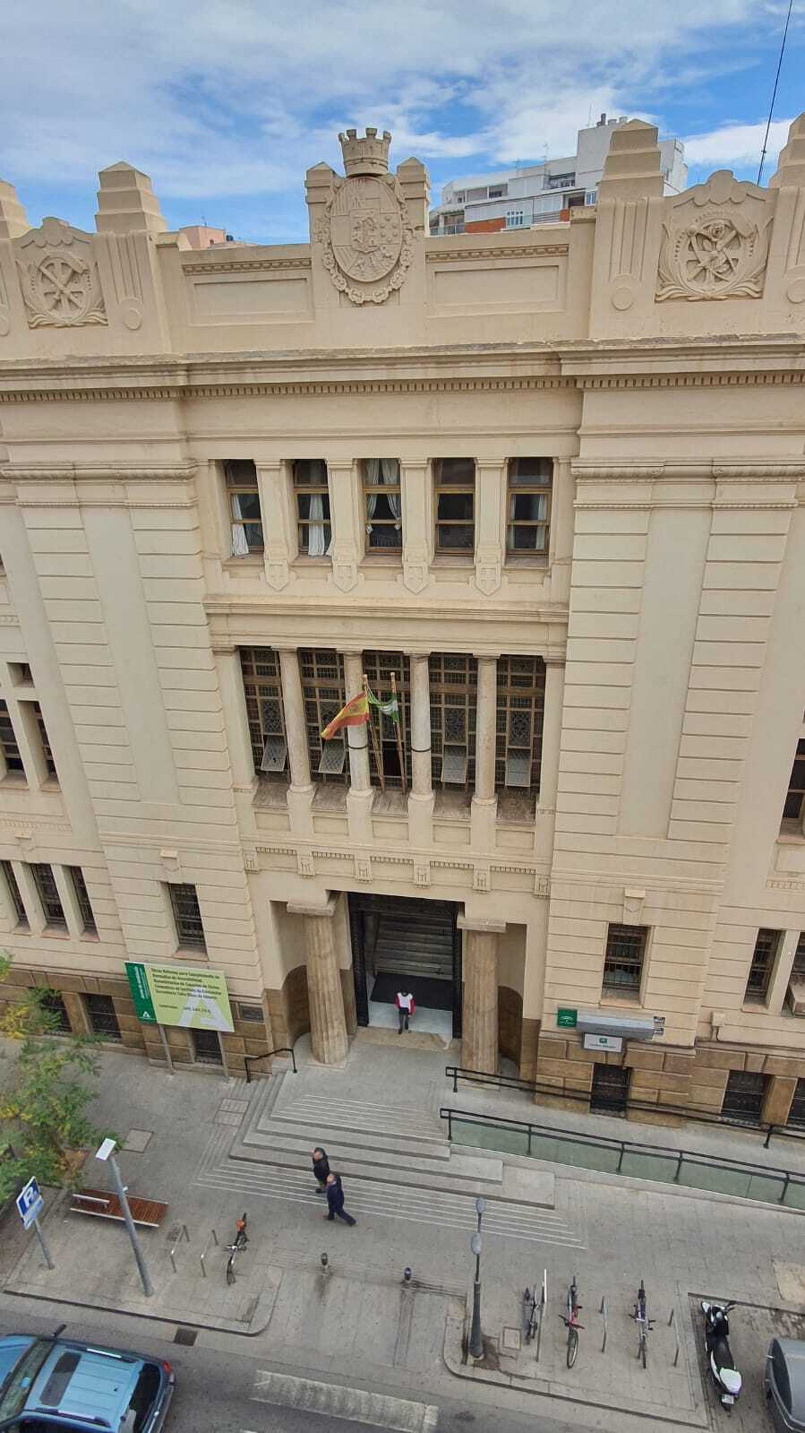 Fachada del instituto Celia Viñas