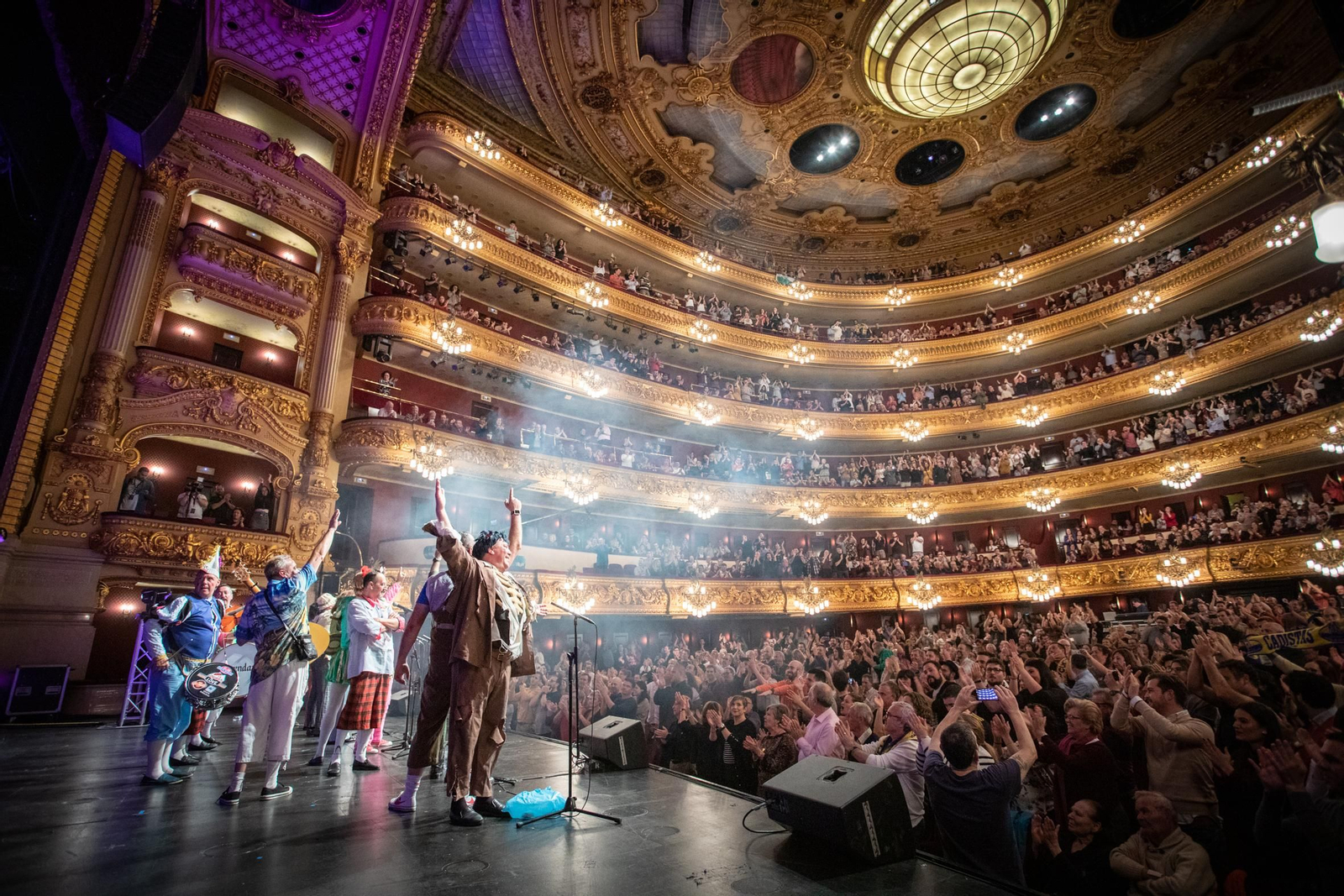 La antología del 'Love' sobre las tablas del teatro
