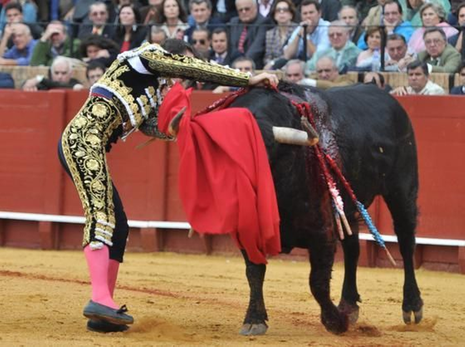 Barrera mata de manera contundente al primero de la tarde.

Foto: Manuel Gómez