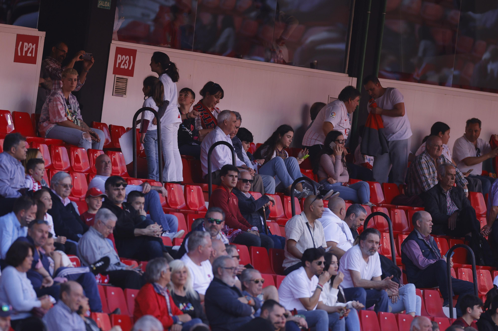 Búscate en las fotos del Sevilla-Almería