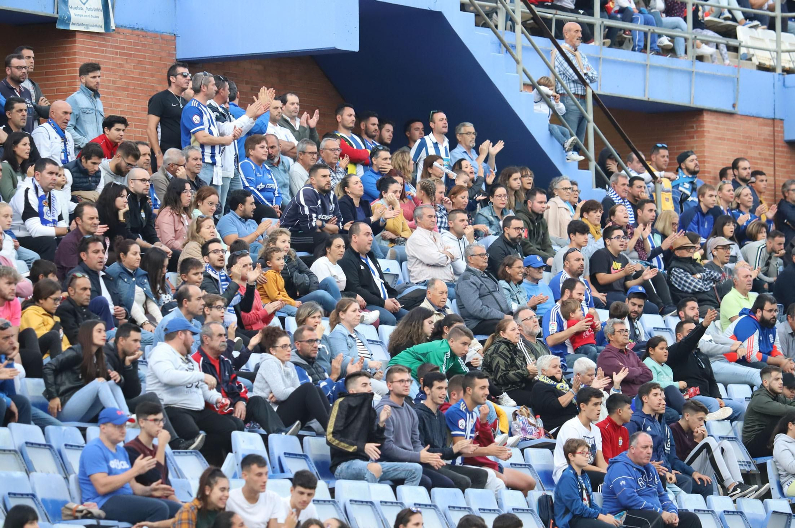 La afición del Decano sigue fiel a su equipo sin saber cuándo podrá volver al Nuevo Colombino.
