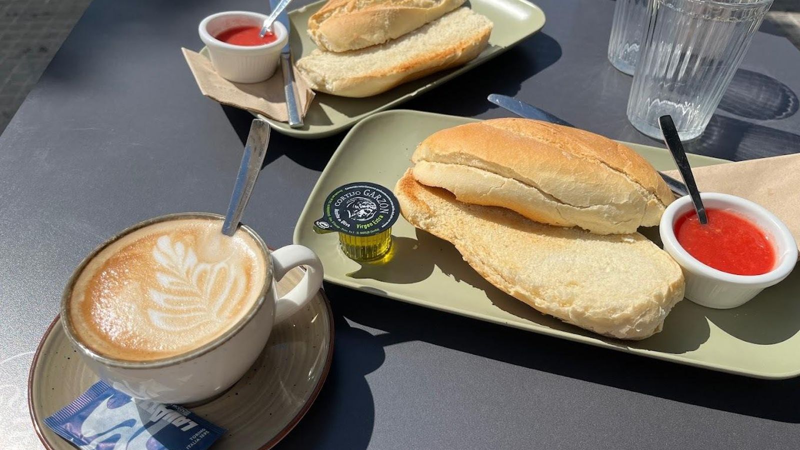 Desayuno tradicional en 'Aguacate'.