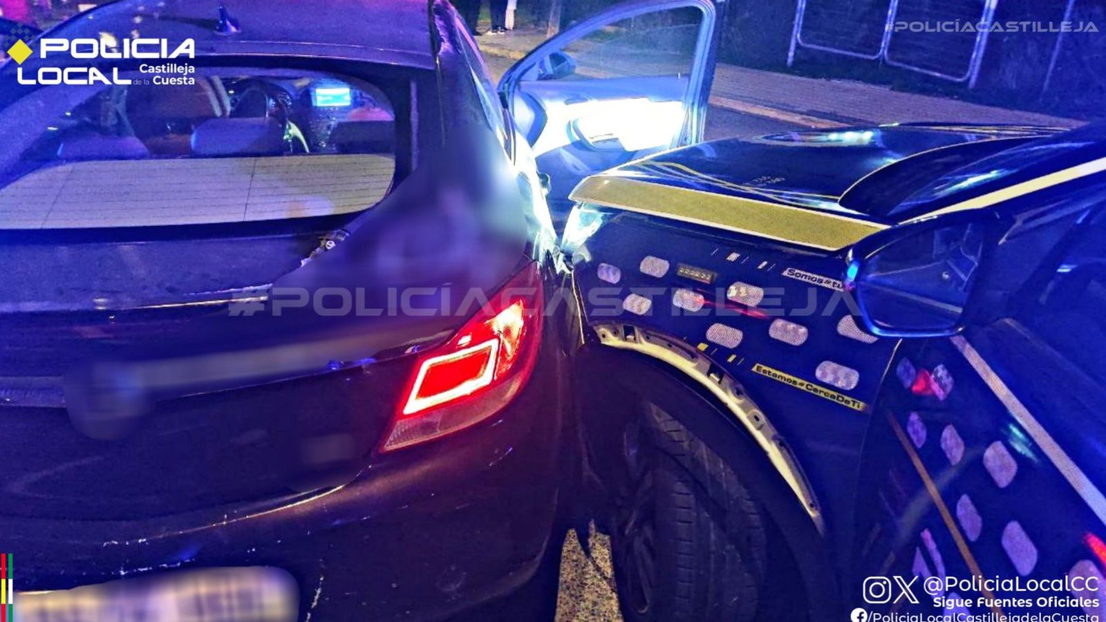 Un patrullero de la Policía Local de Castilleja de la Cuesta y el coche del sospechoso.