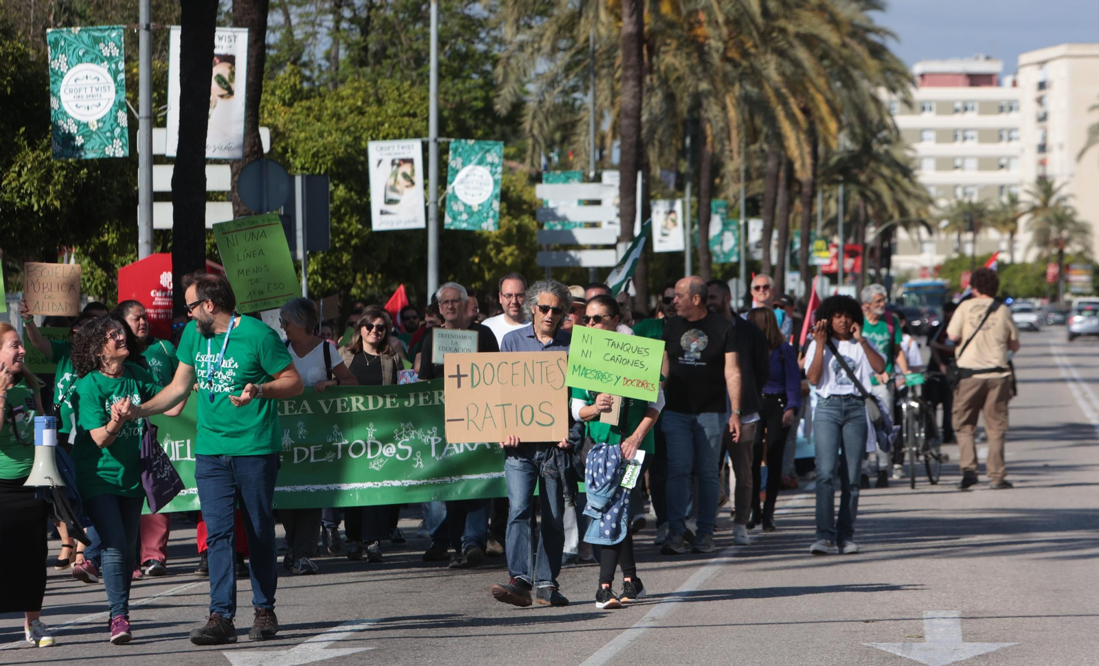 Manifestación por la Escuela Pública por las calle de Jerez