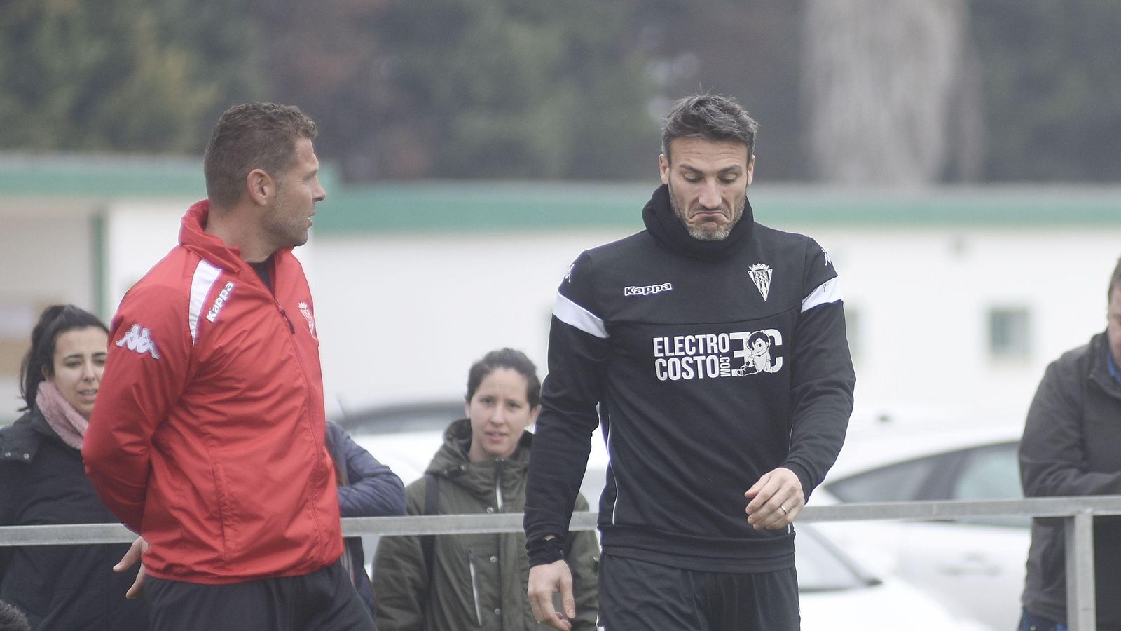 Curro Torres charla con Piovaccari durante el entrenamiento matinal.