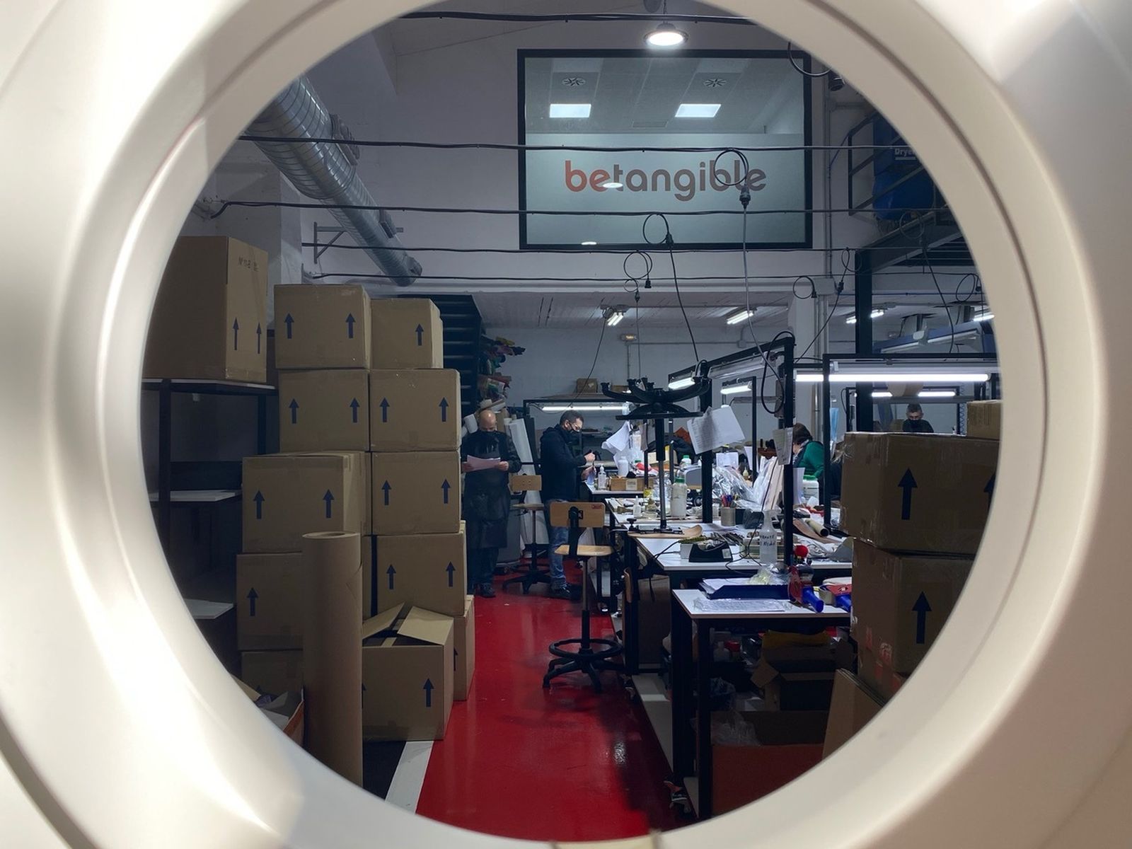 Una imagen de las instalaciones de la firma ubriqueña Betangible Leather Goods.