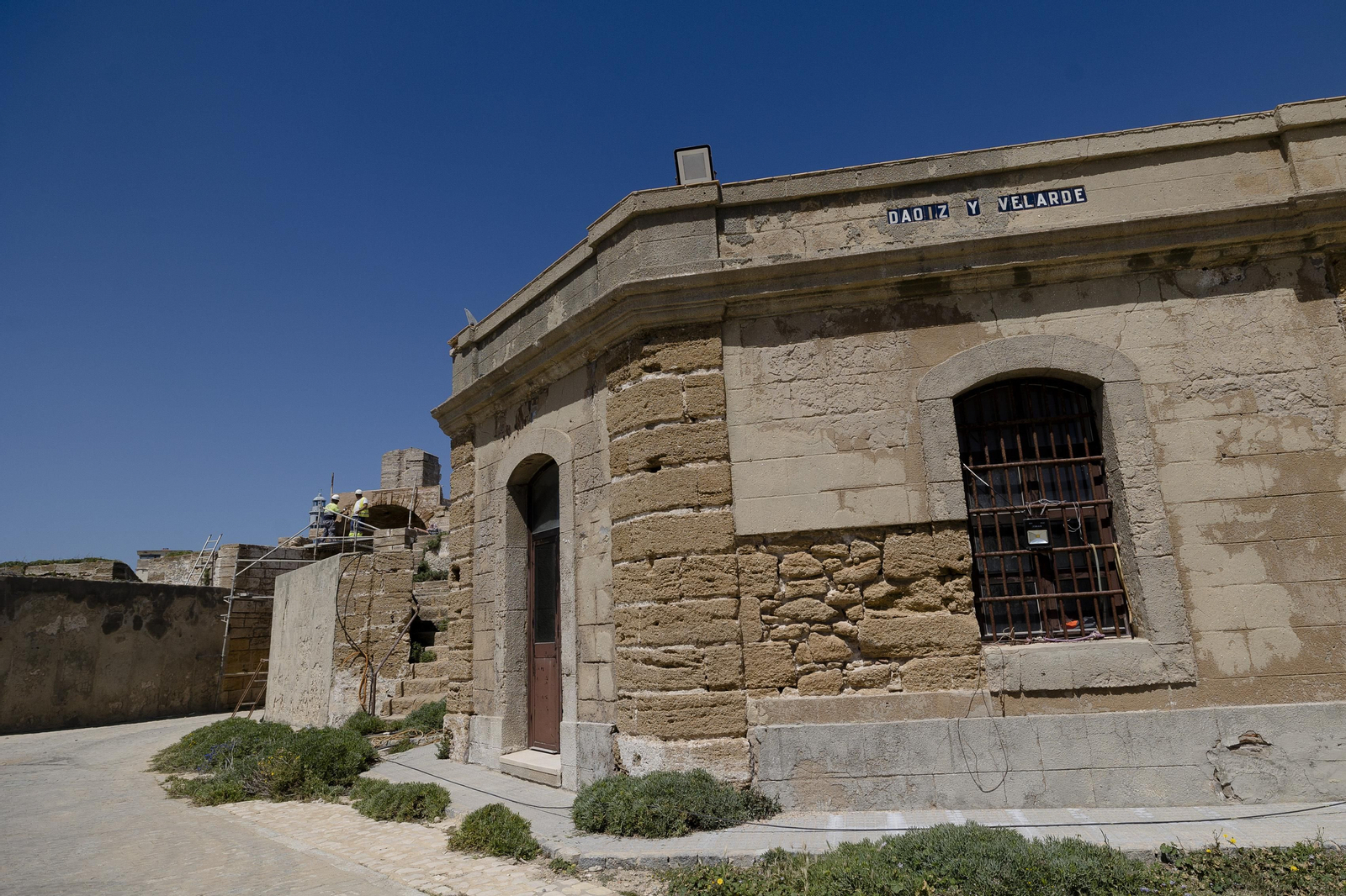 Imágenes de las obras de rehabilitación en el recinto interior del castillo de San Sebastián.