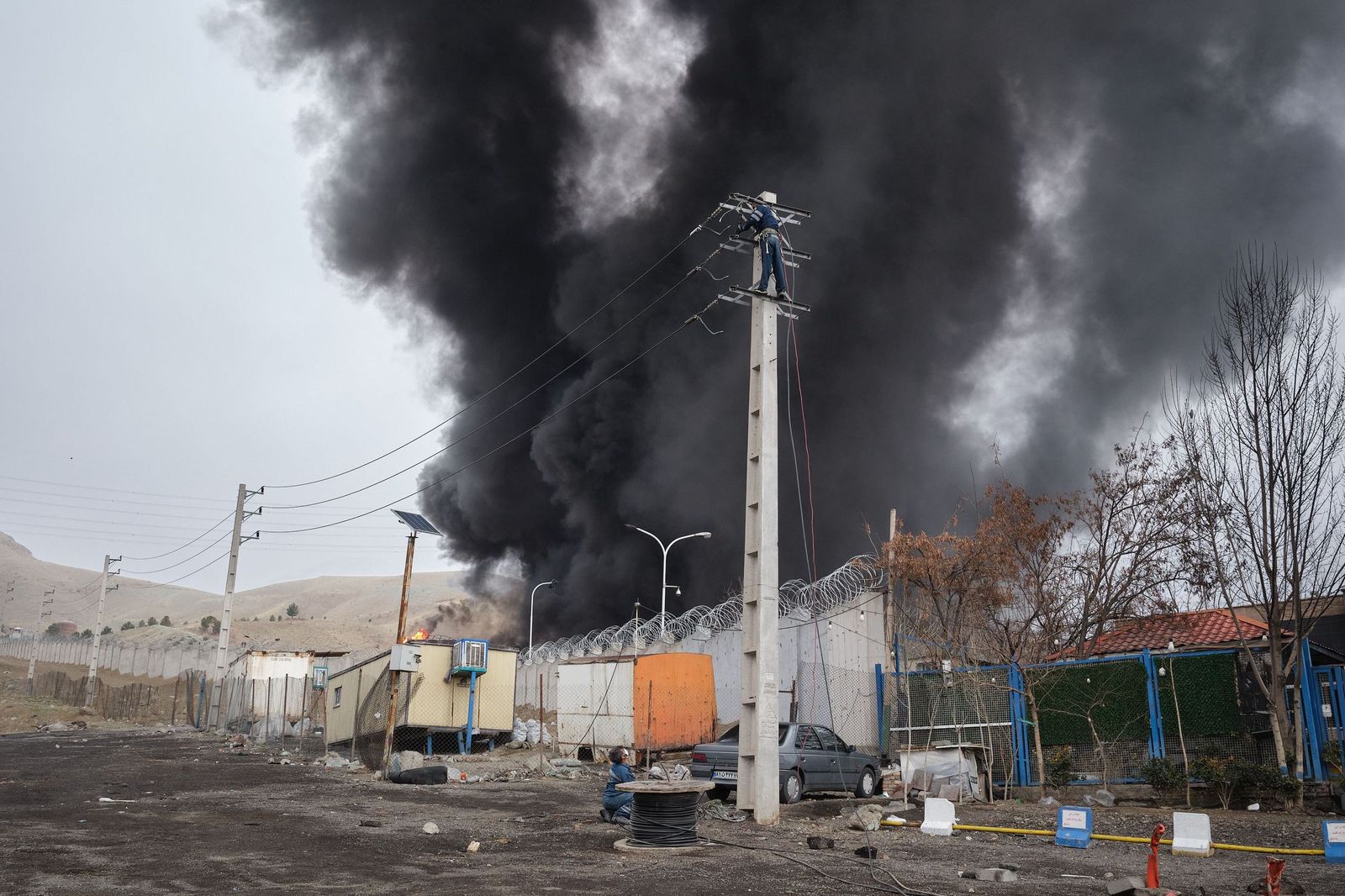 Galería gráfica: Teherán, bajo humo y ceniza tras los bombardeos sobre infraestructuras petroleras